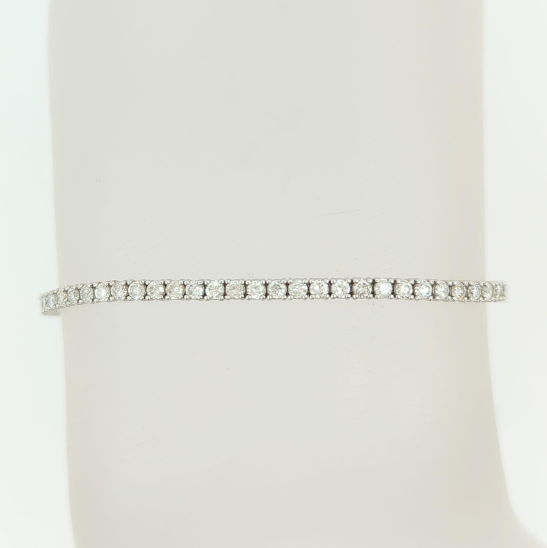 White Diamond Round Tennis Bracelet in 18K White Gold In New Condition For Sale In Los Angeles, CA