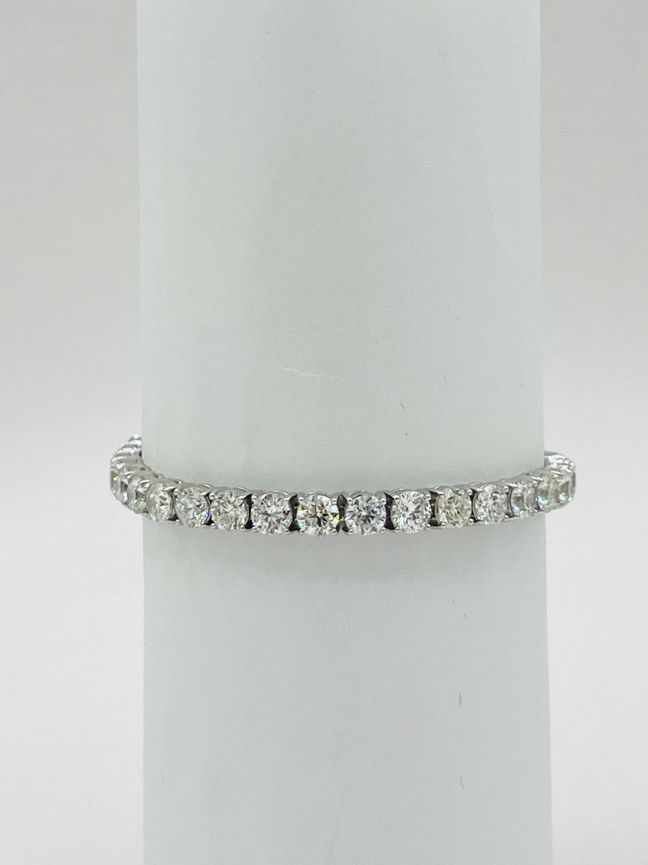 Femenino o masculino Pulsera de tenis redonda con diamantes blancos en oro blanco de 18 quilates en venta