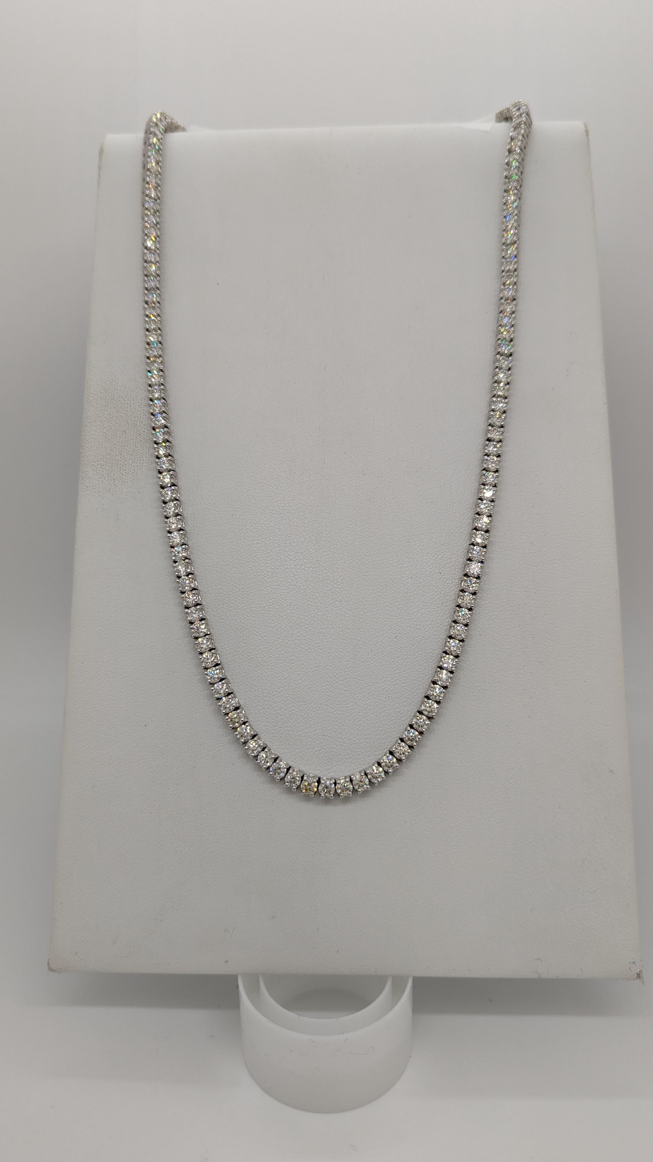 White Diamond Round Tennis Necklace in 14K White Gold In New Condition For Sale In Los Angeles, CA