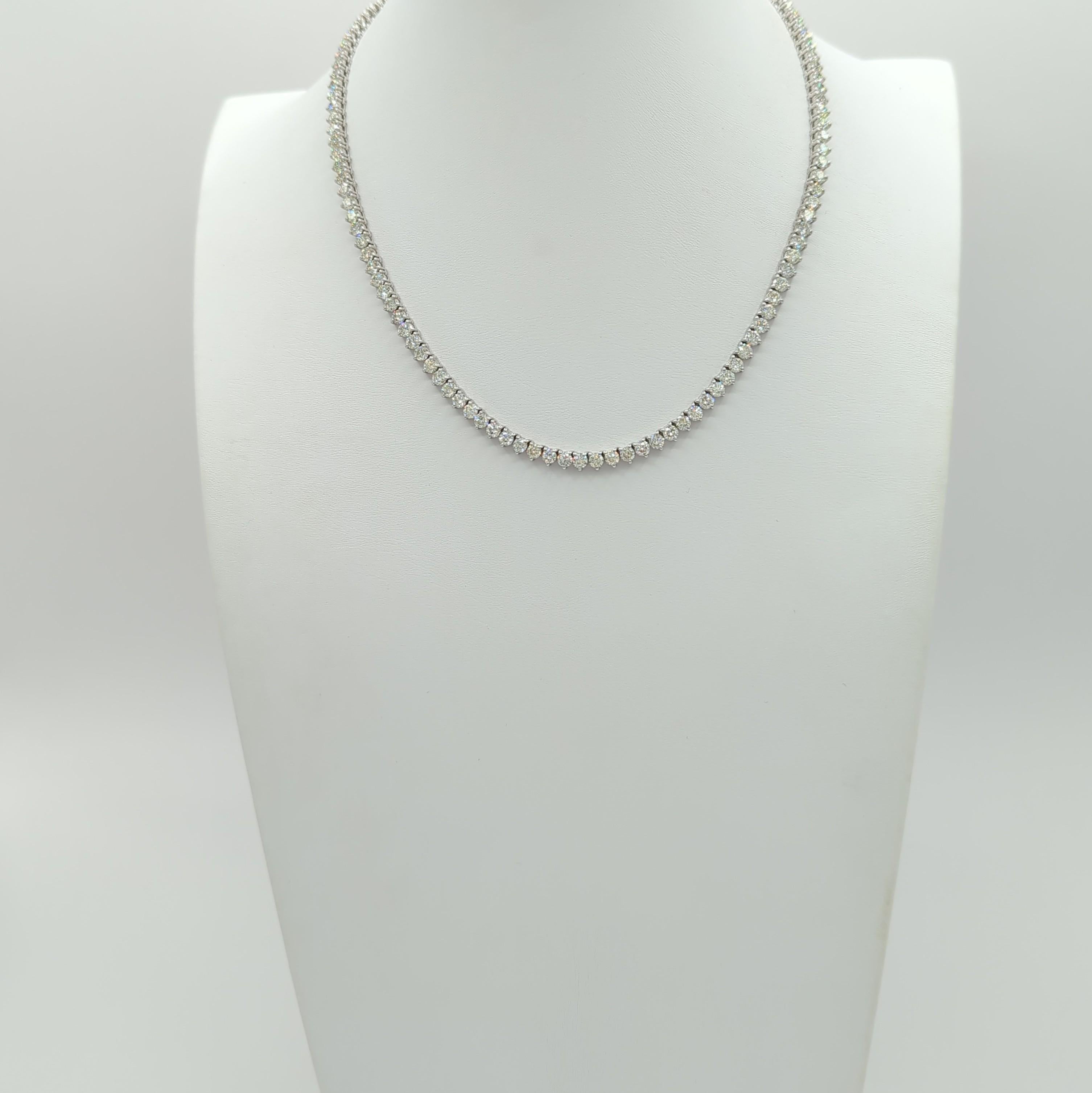 White Diamond Round Tennis Necklace in 14K White Gold In New Condition For Sale In Los Angeles, CA
