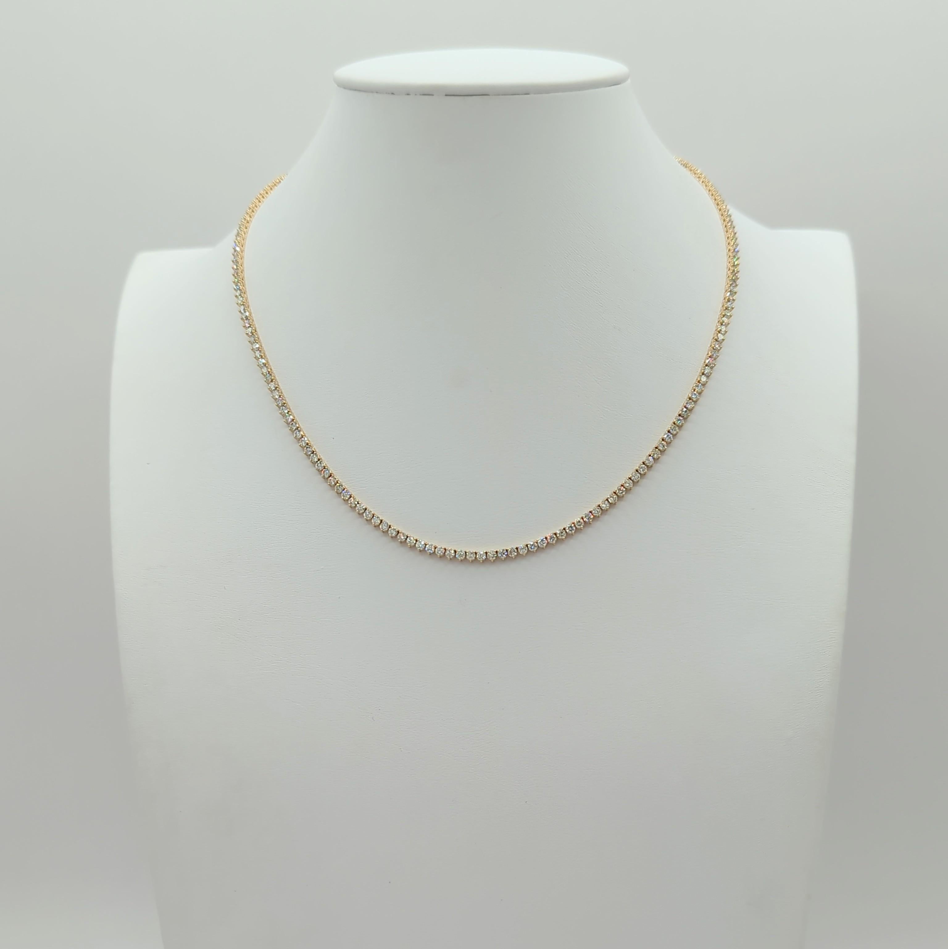White Diamond Round Tennis Necklace in 14K Yellow Gold In New Condition For Sale In Los Angeles, CA