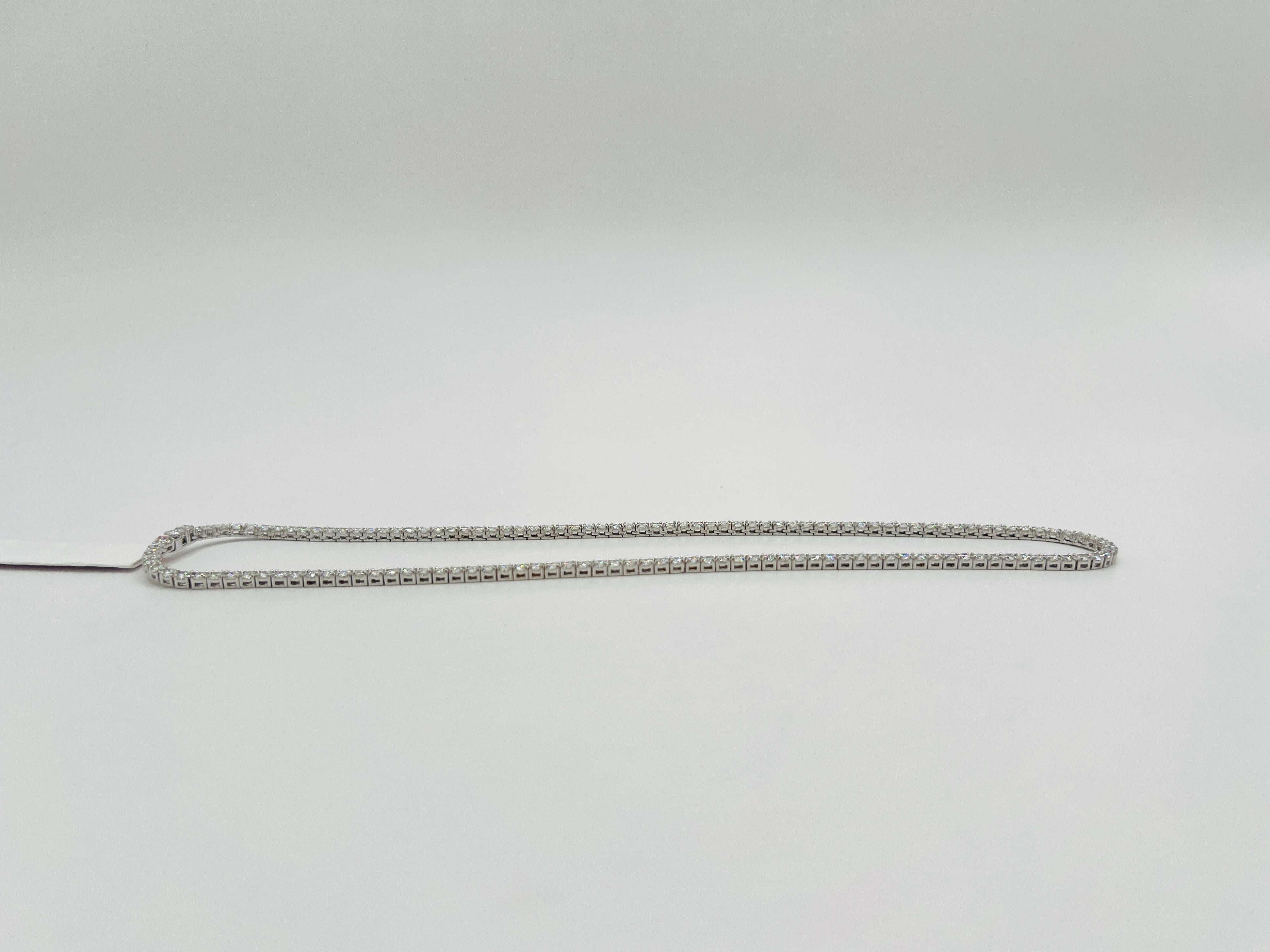 White Diamond Round Tennis Necklace in 18K White Gold In New Condition For Sale In Los Angeles, CA