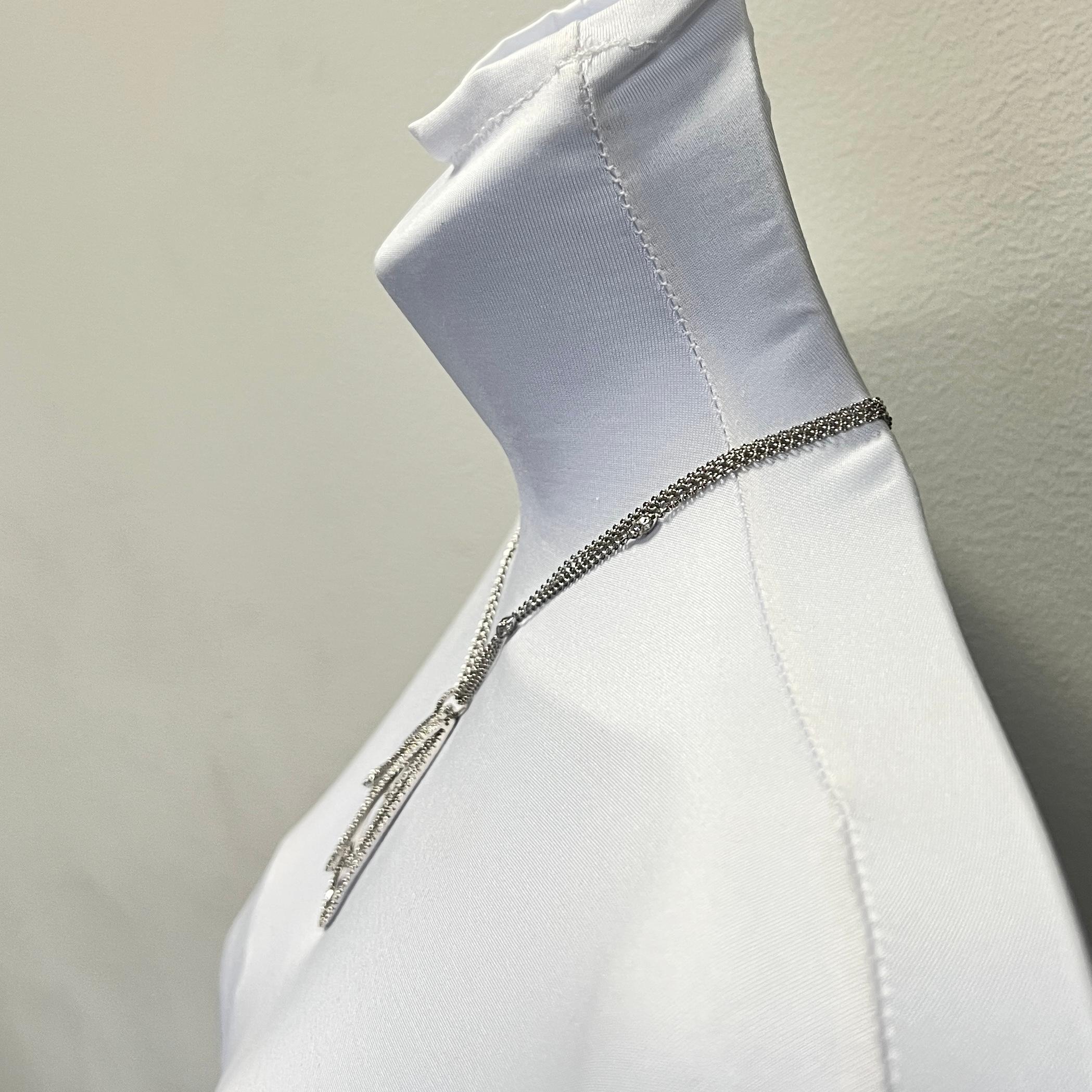 Collana a catena tripla con diamanti bianchi in oro bianco 18 carati In condizioni Nuovo in vendita a Los Angeles, CA