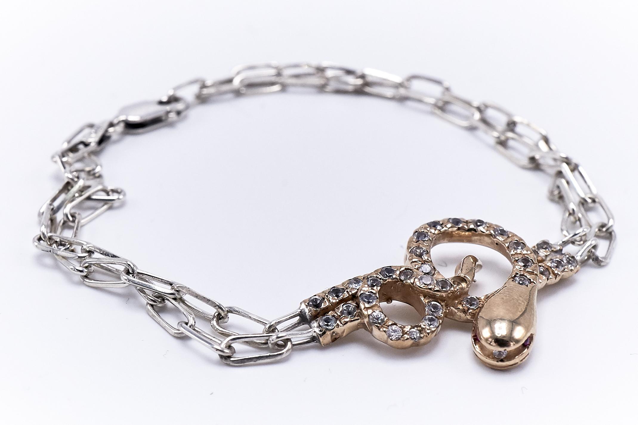 Contemporain J Dauphin Bracelet serpent en argent, chaîne et pendentif en bronze avec diamants blancs et rubis en vente