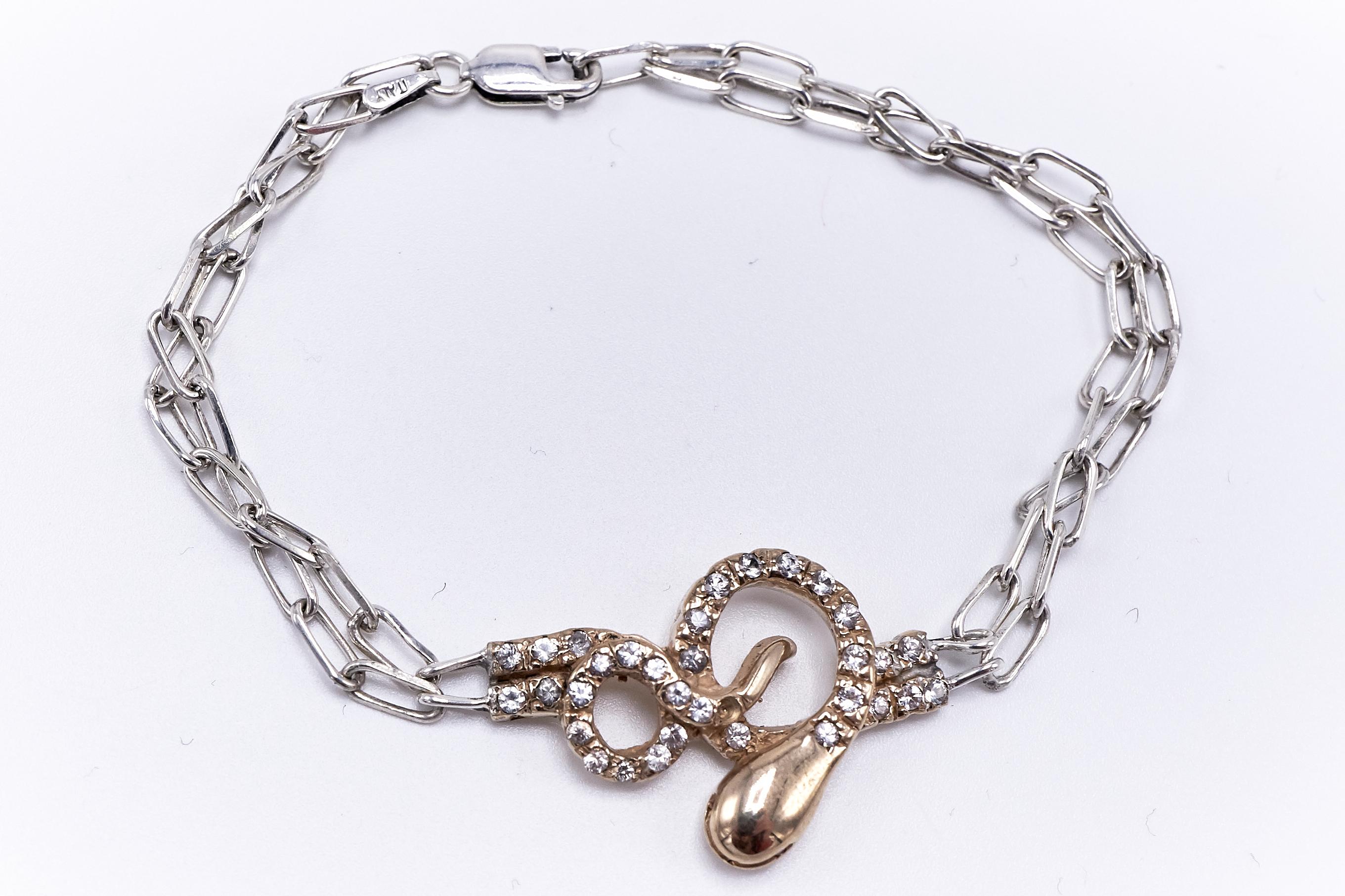 Taille ronde J Dauphin Bracelet serpent en argent, chaîne et pendentif en bronze avec diamants blancs et rubis en vente