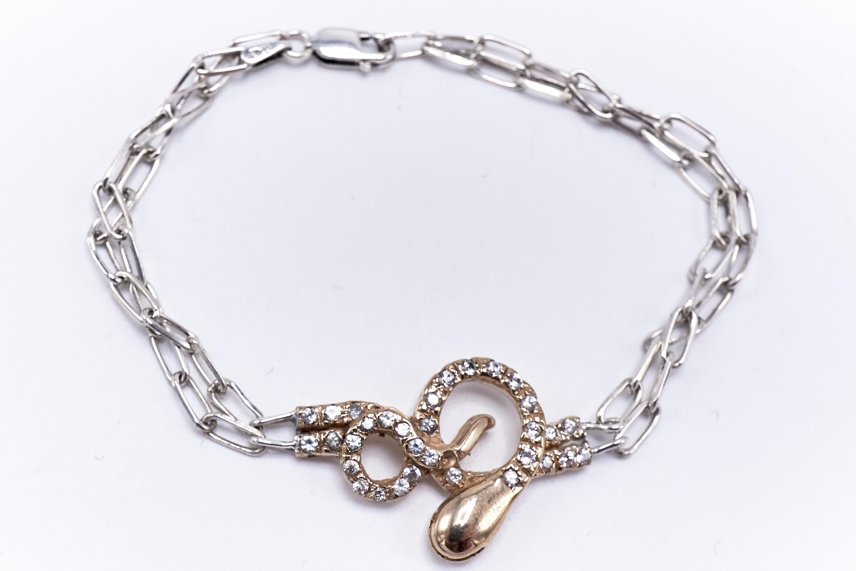 J Dauphin Bracelet serpent en argent, chaîne et pendentif en bronze avec diamants blancs et rubis Neuf - En vente à Los Angeles, CA