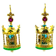 Ohrringe "Carousel" aus Gelbgold mit weißem Diamant, Rubin, Perle, Jade und Emaille, Türkis und Gelbgold