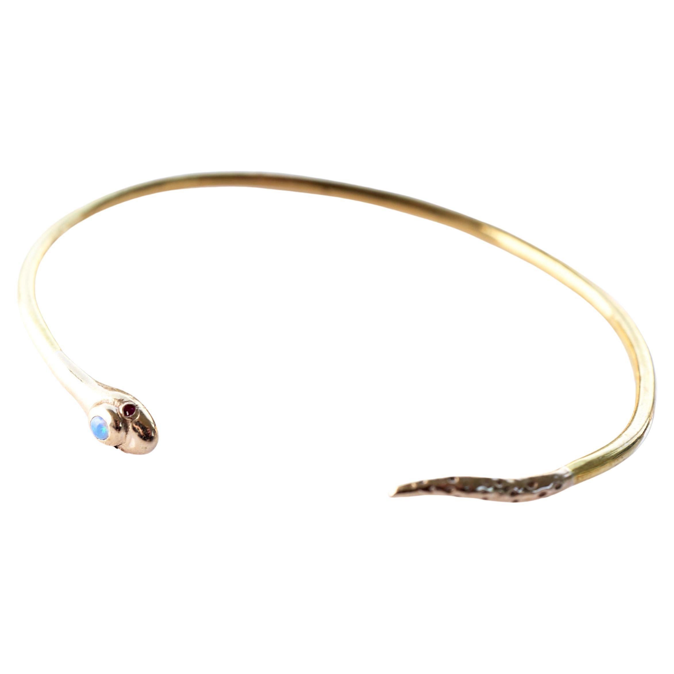 J Dauphin Bracelet manchette jonc serpent en bronze avec diamants blancs et rubis en vente 1