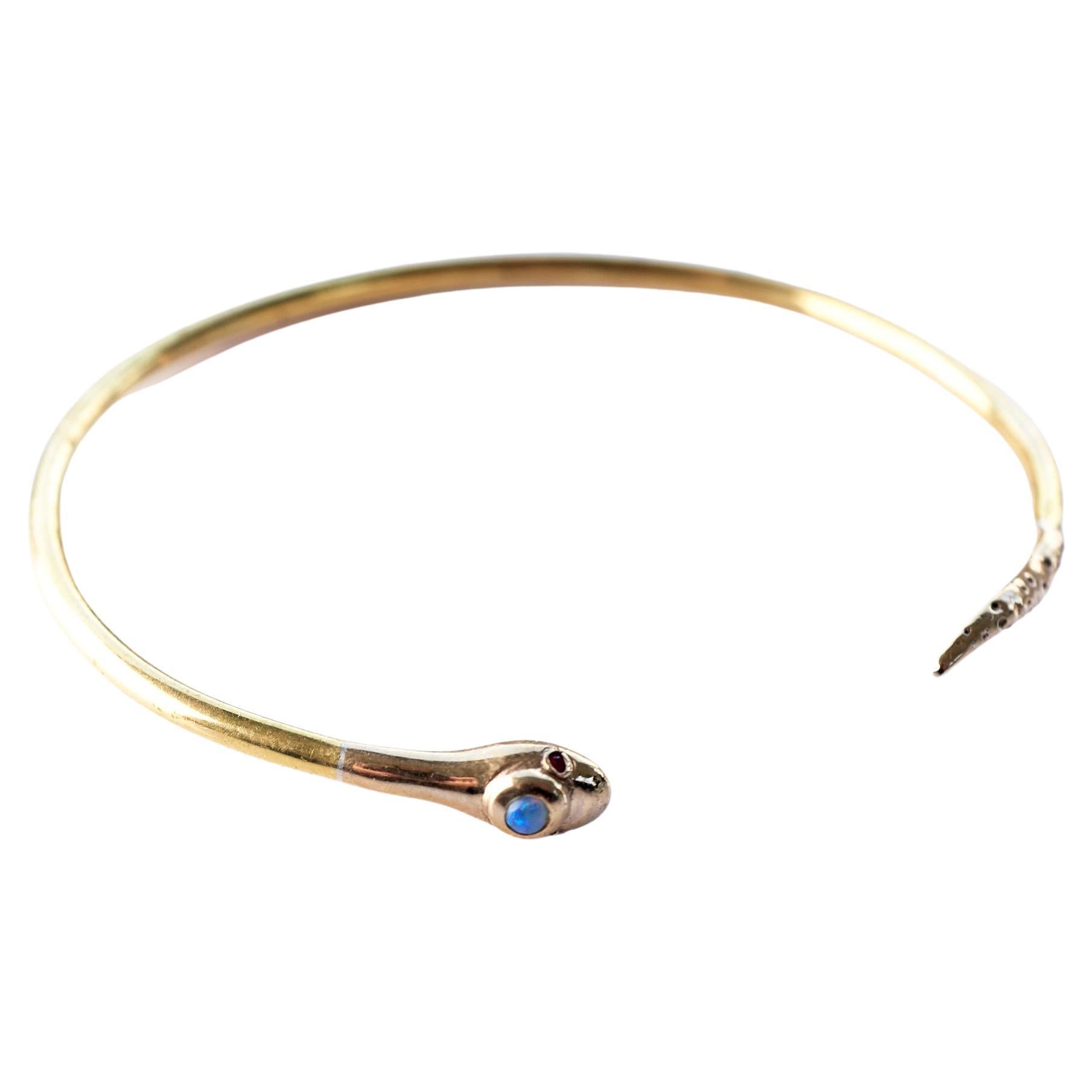 J Dauphin Bracelet manchette jonc serpent en bronze avec diamants blancs et rubis en vente 2