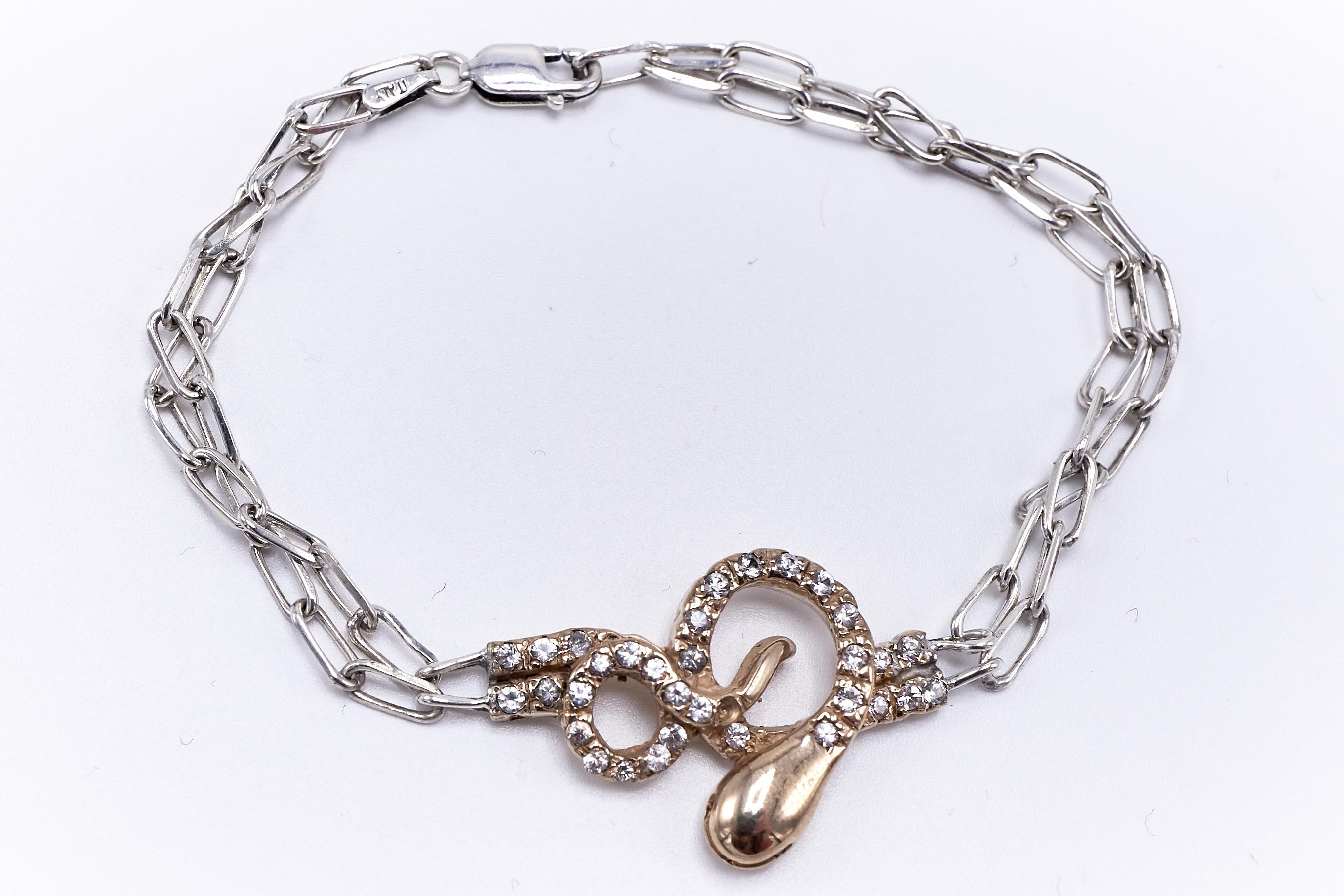 J Dauphin Bracelet serpent en argent, chaîne et pendentif en bronze avec diamants blancs et rubis Neuf - En vente à Los Angeles, CA