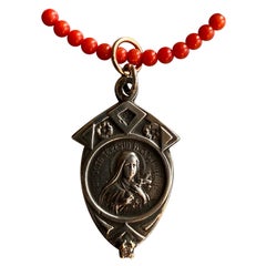 Weißer weißer Diamant Jungfrau Maria Medaille Silber Rote Koralle Perlen Choker Halskette J Dauphin