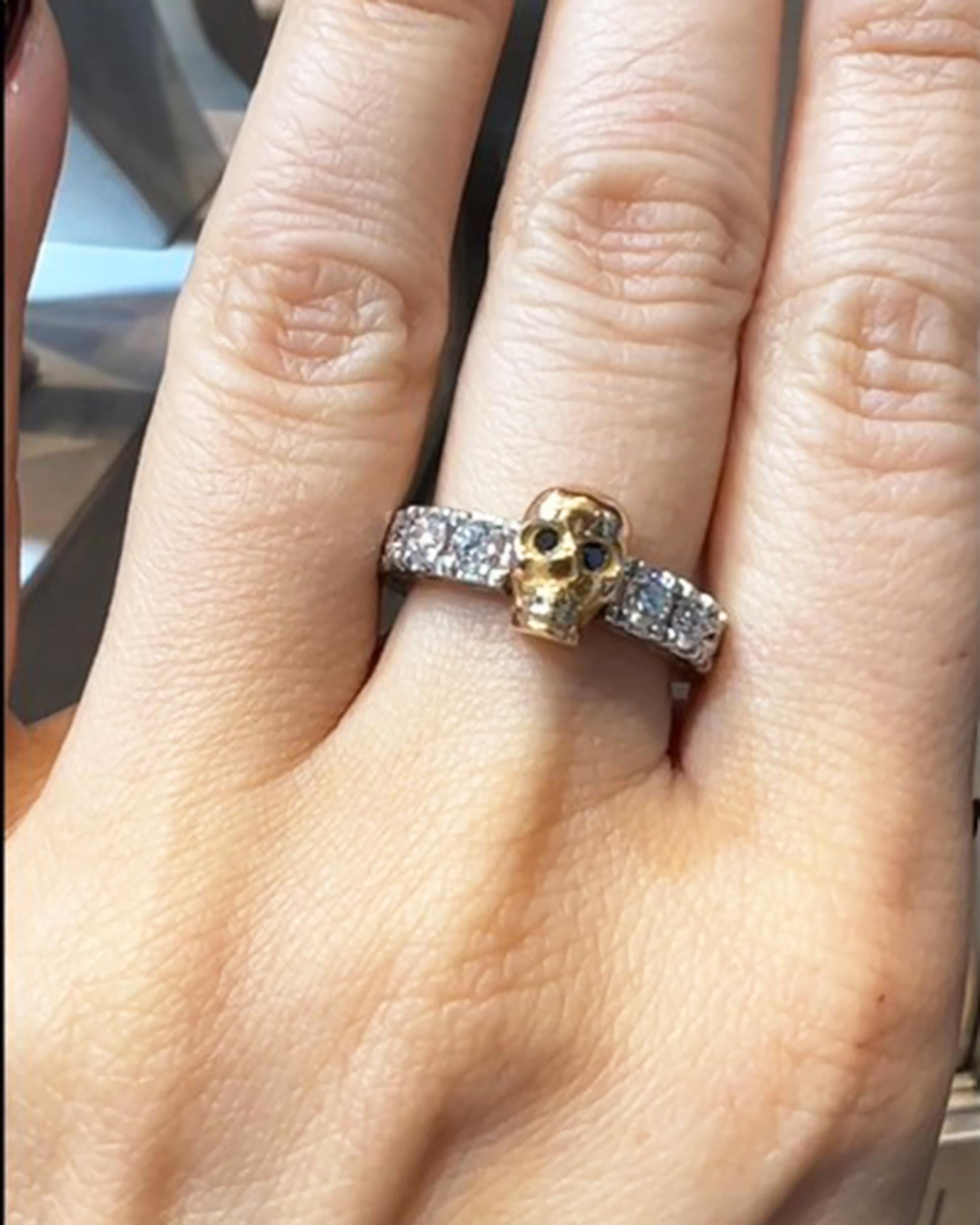 Round Cut White Diamond Skull Ring in 18k Gold For Sale