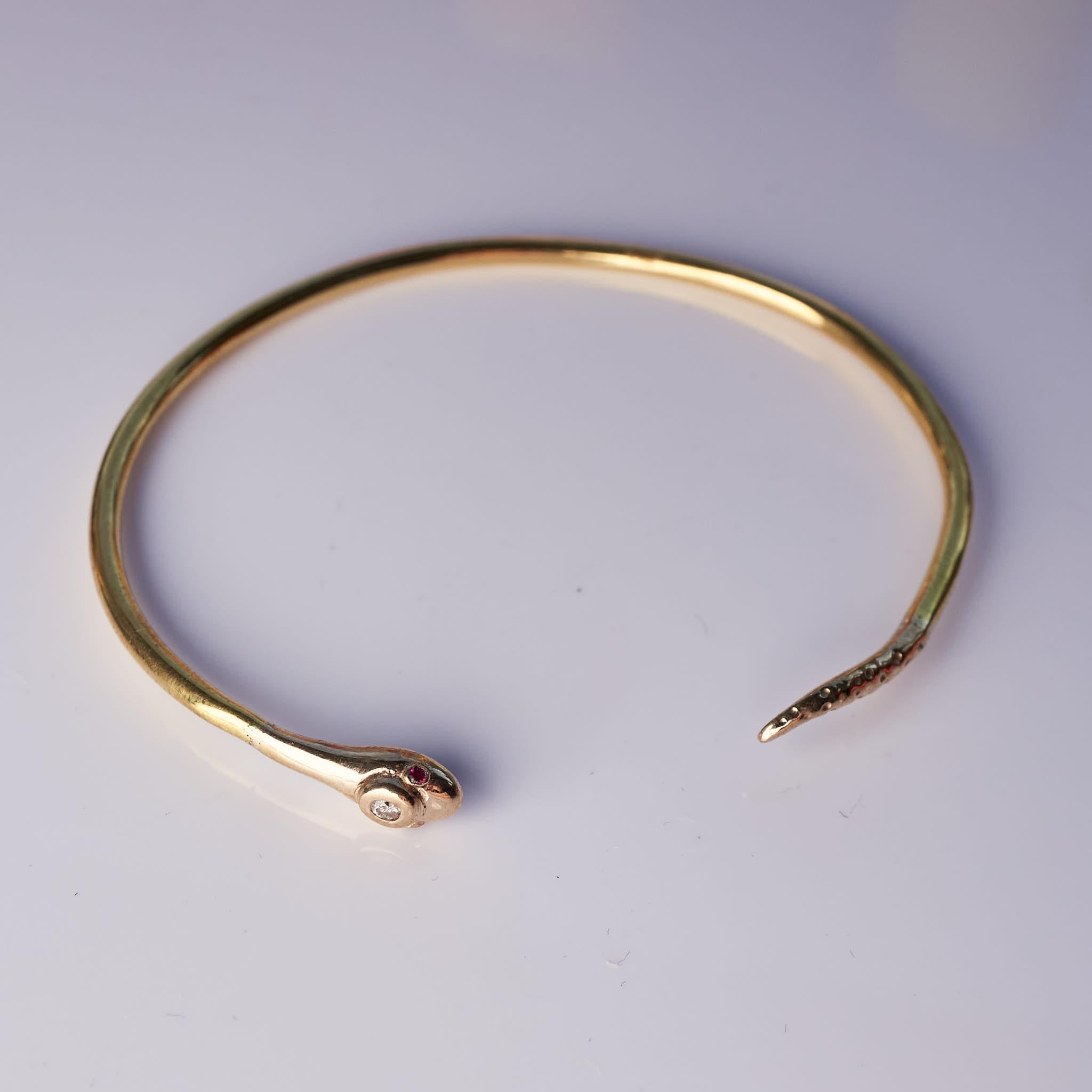 Weißer weißer Diamant Schlangenarmreif Rubin Armband Arm Manschette Statement Bronze J Dauphin (Romantik) im Angebot