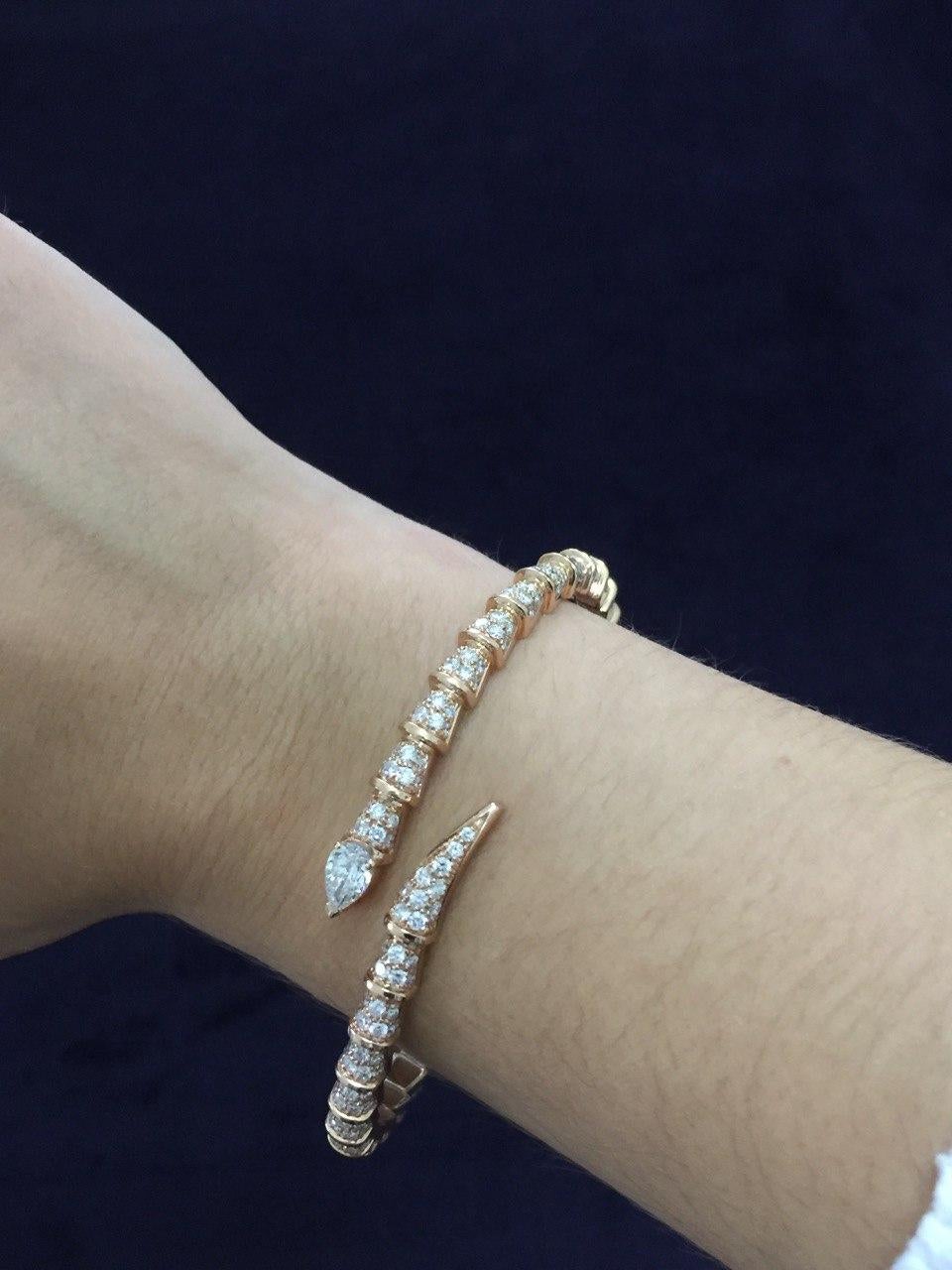 Round Cut White diamond snake contrariè bracelet in 18kt rose gold For Sale