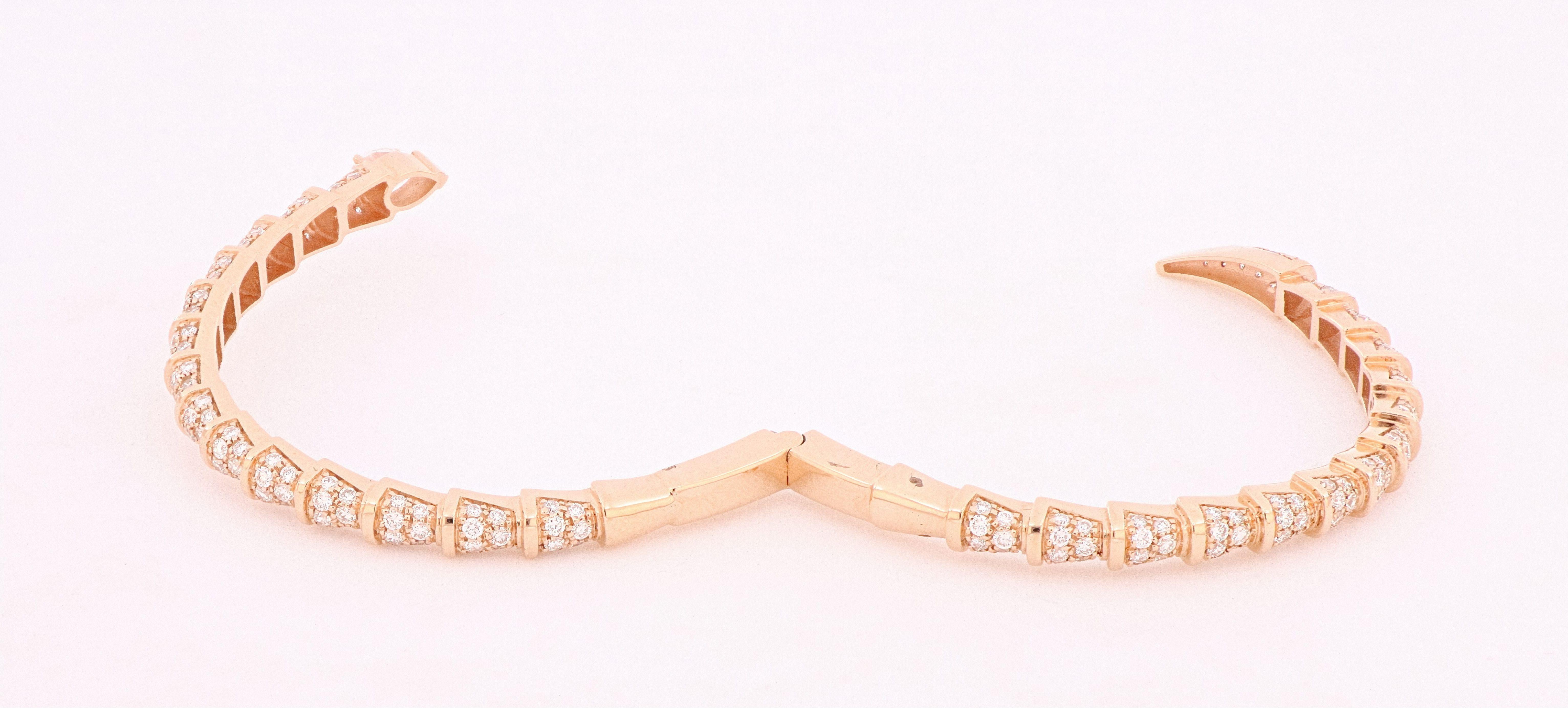 White diamond snake contrariè bracelet in 18kt rose gold For Sale 2