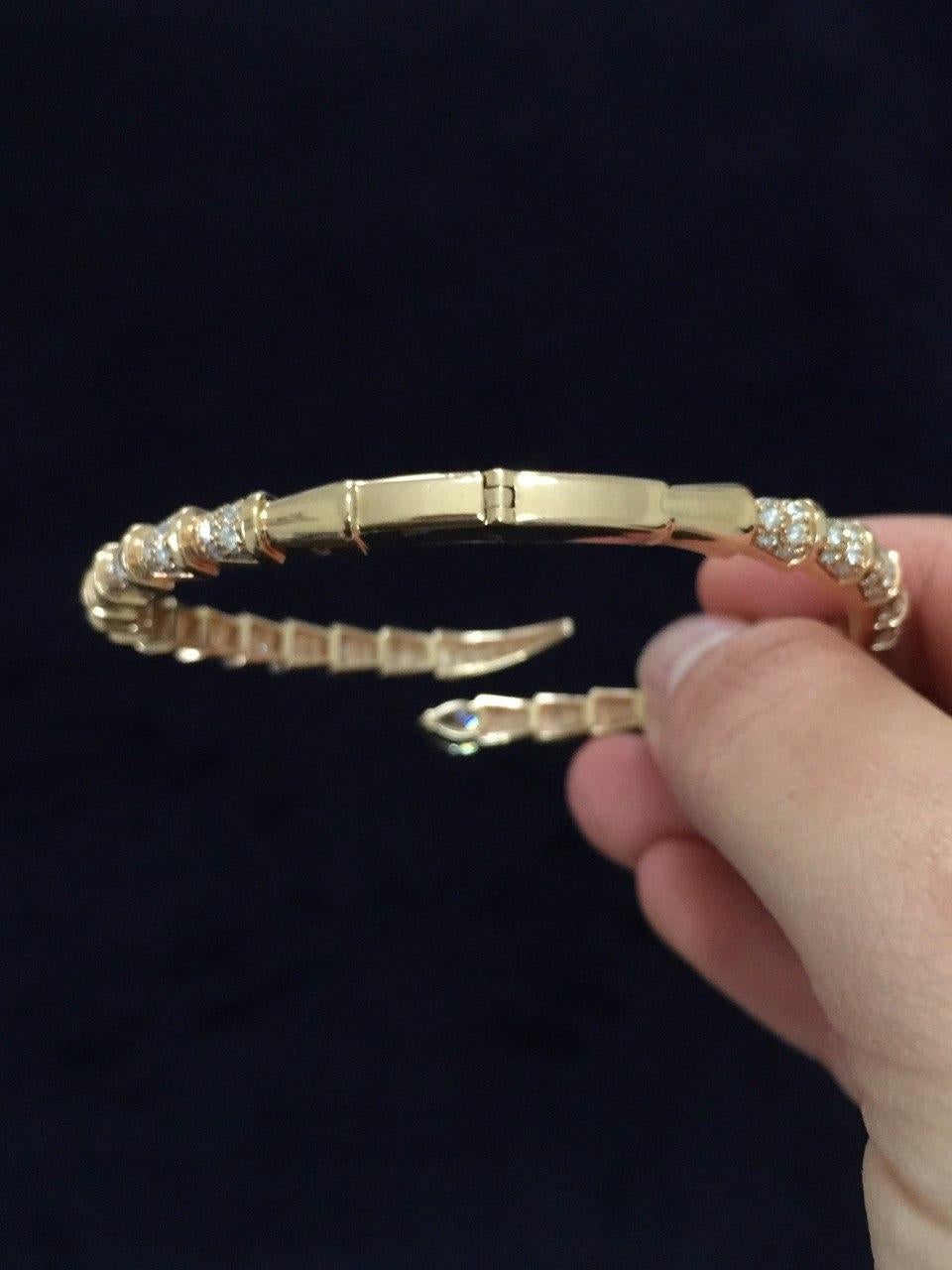 White diamond snake contrariè bracelet in 18kt rose gold For Sale 3