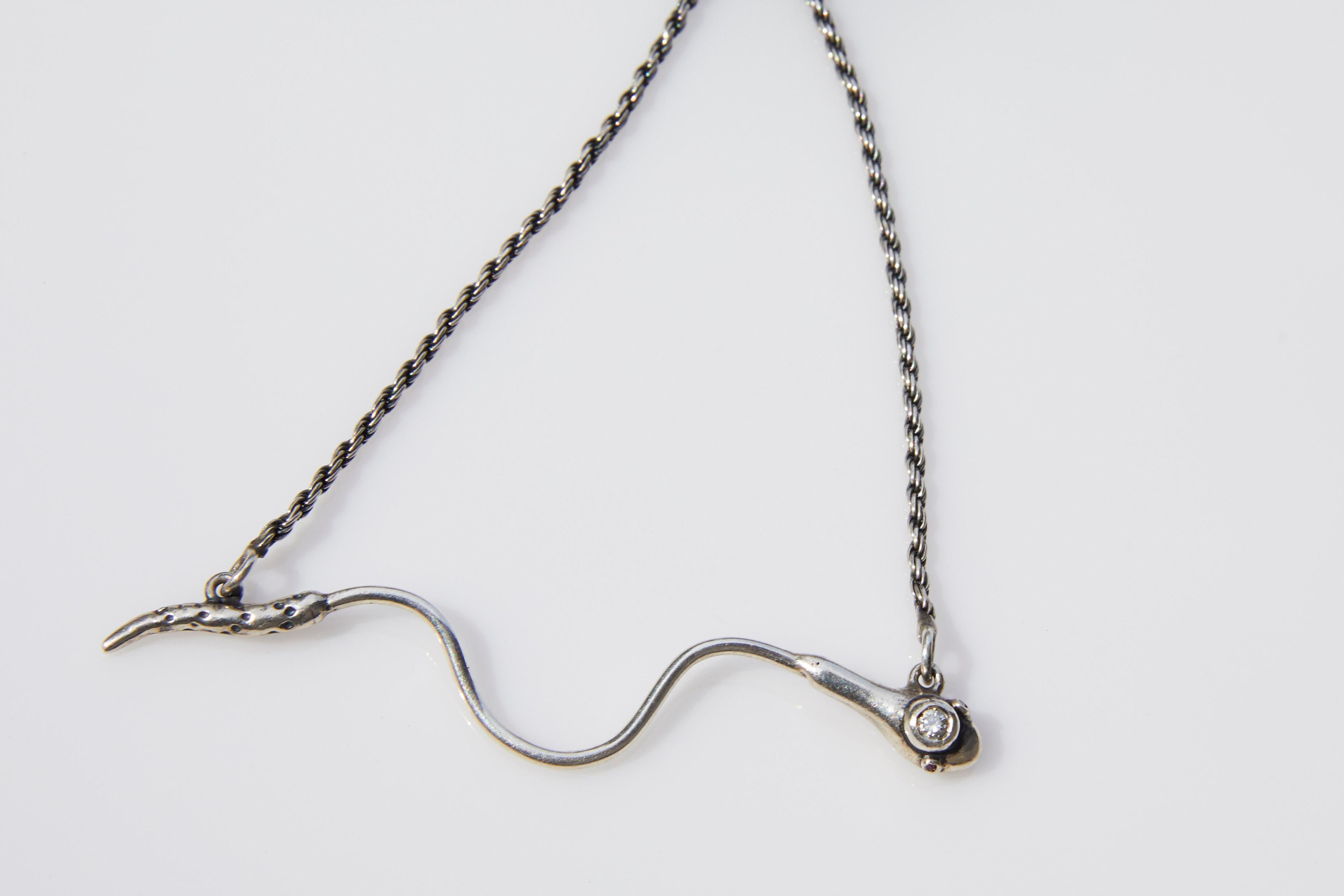 Taglio rotondo Collana con serpente di diamanti bianchi in argento Sterling Ruby Eyes J Dauphin in vendita