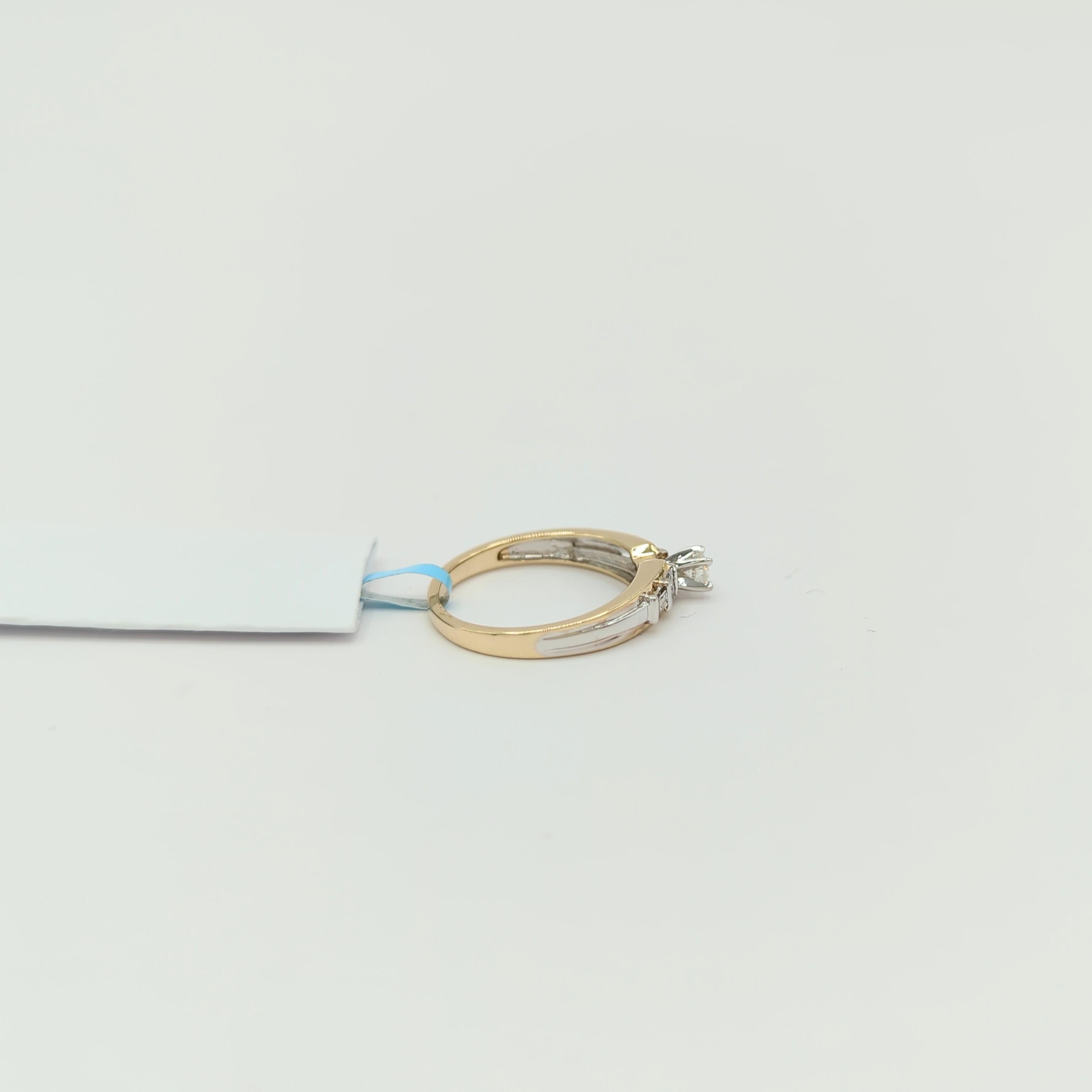 Anillo solitario de diamante blanco en oro de 14 quilates de 2 tonos 2
