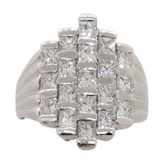 Bague de mode carrée en platine avec diamants blancs