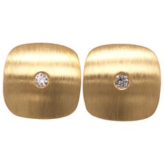 Gemelos de oro amarillo cepillado de 18 quilates con forma cuadrada de diamante blanco