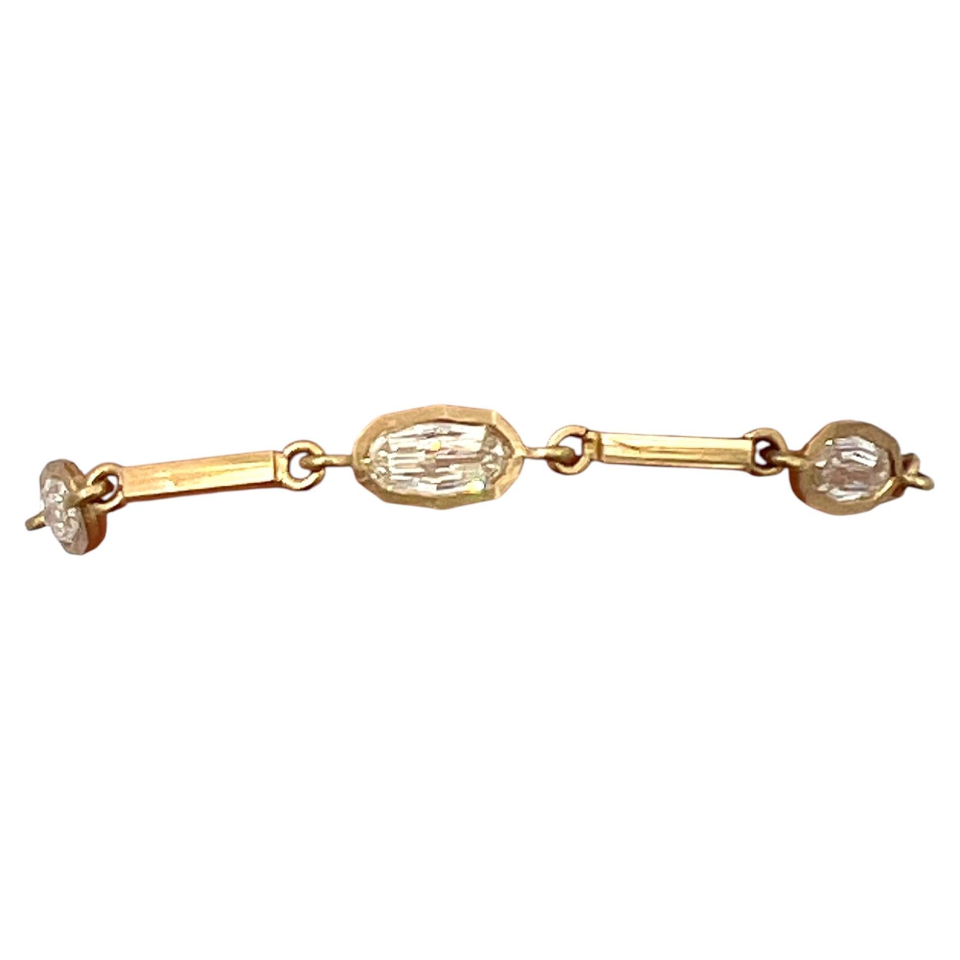Pulsera ovalada de diamantes blancos talla escalonada en oro amarillo de 18 quilates