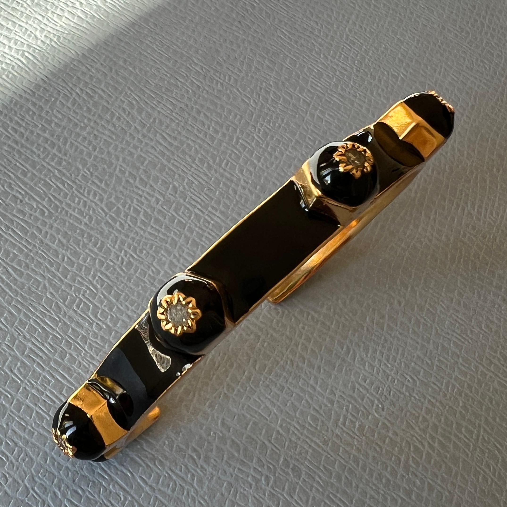 Bracciale con smalto nero e diamanti bianchi con motivo a stella In condizioni Nuovo in vendita a Los Angeles, CA