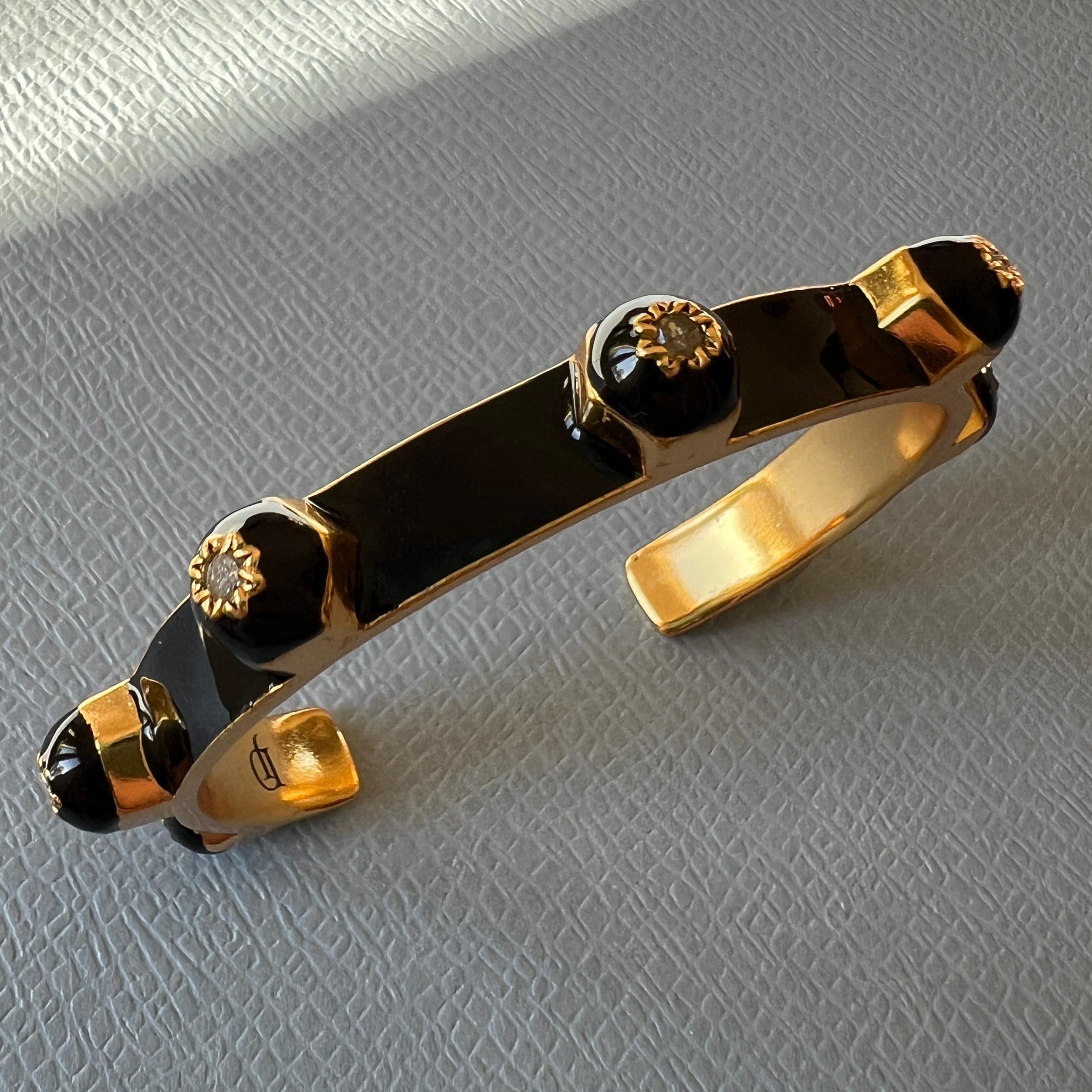 Bracciale con smalto nero e diamanti bianchi con motivo a stella in vendita 1