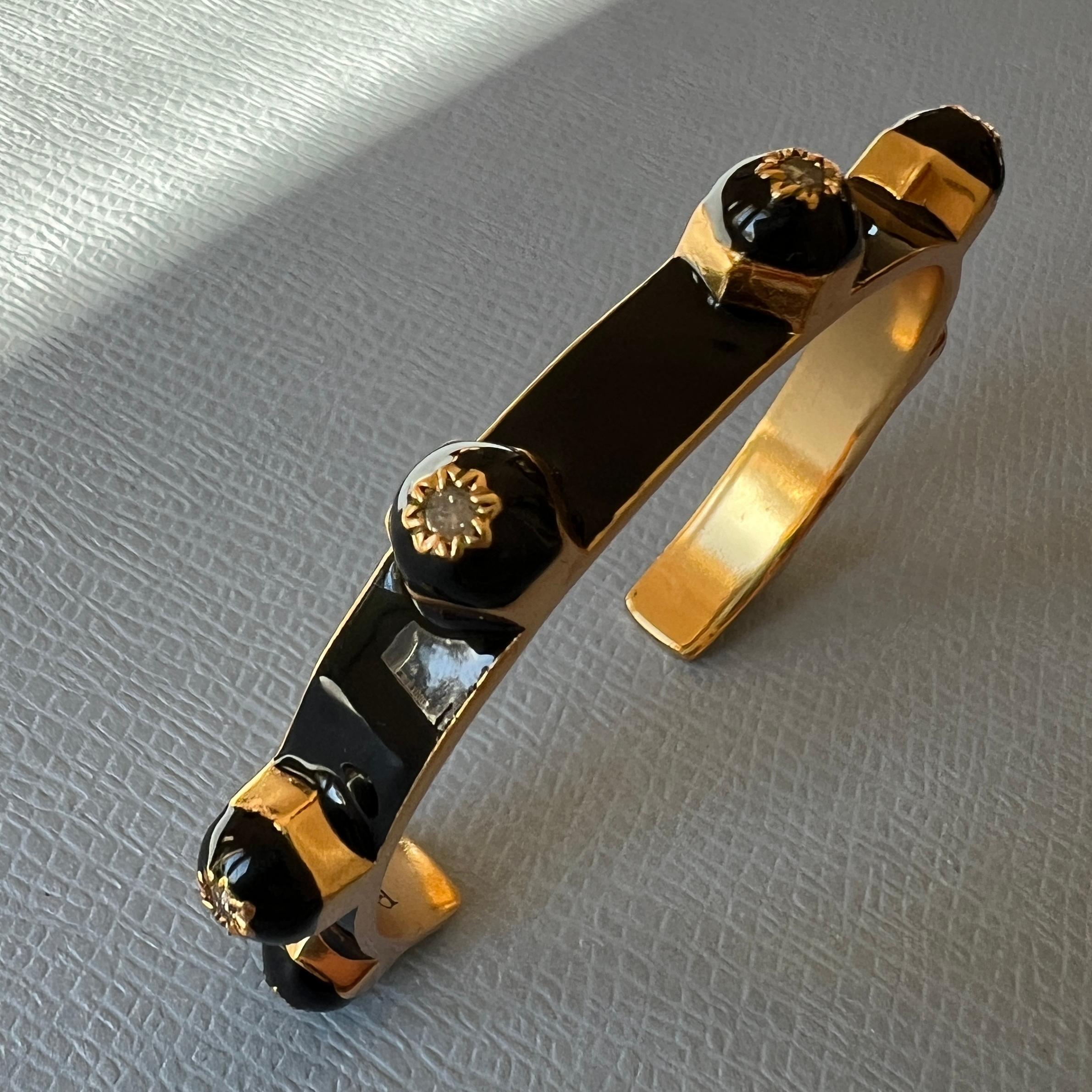 Bracciale con smalto nero e diamanti bianchi con motivo a stella in vendita 2
