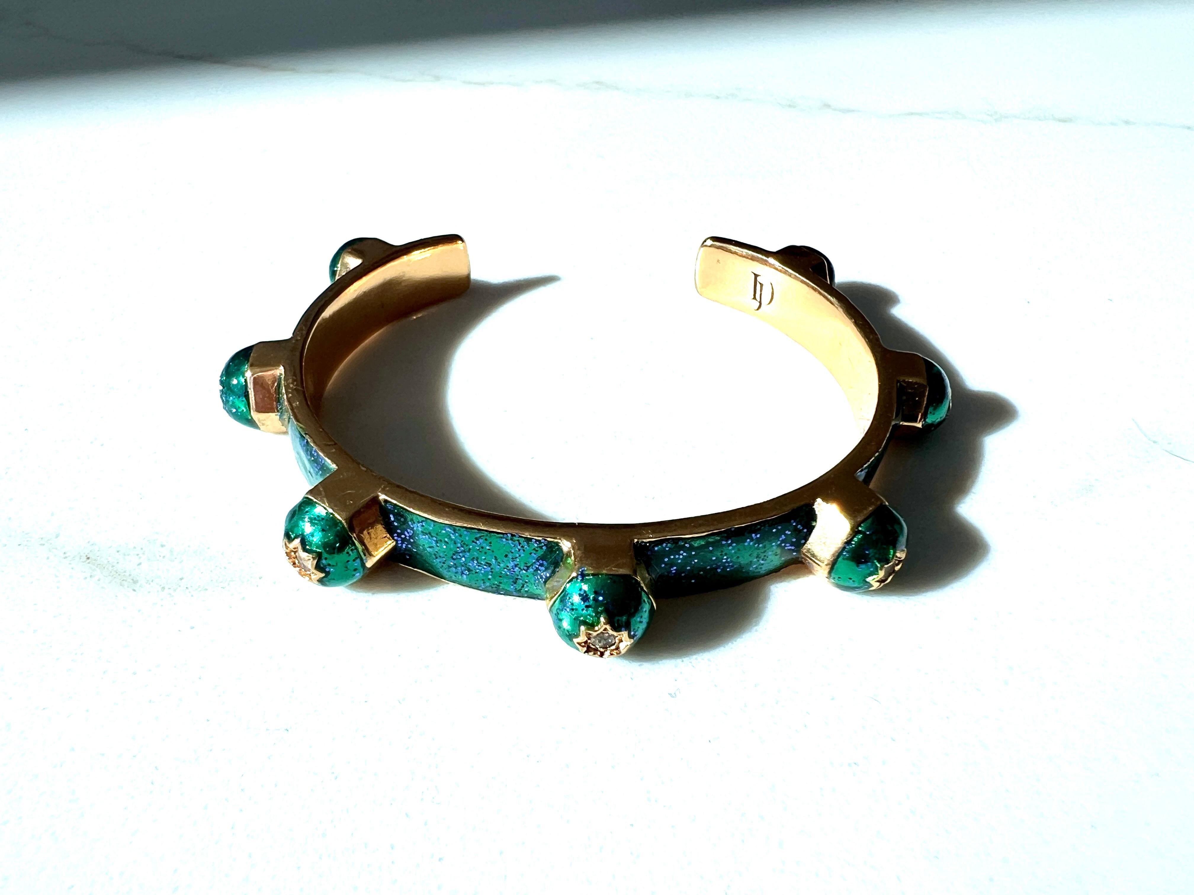 Grünes Manschettenarmband mit weißen Diamanten und Ohrsteckern, Emaille im viktorianischen Stil im Angebot 5