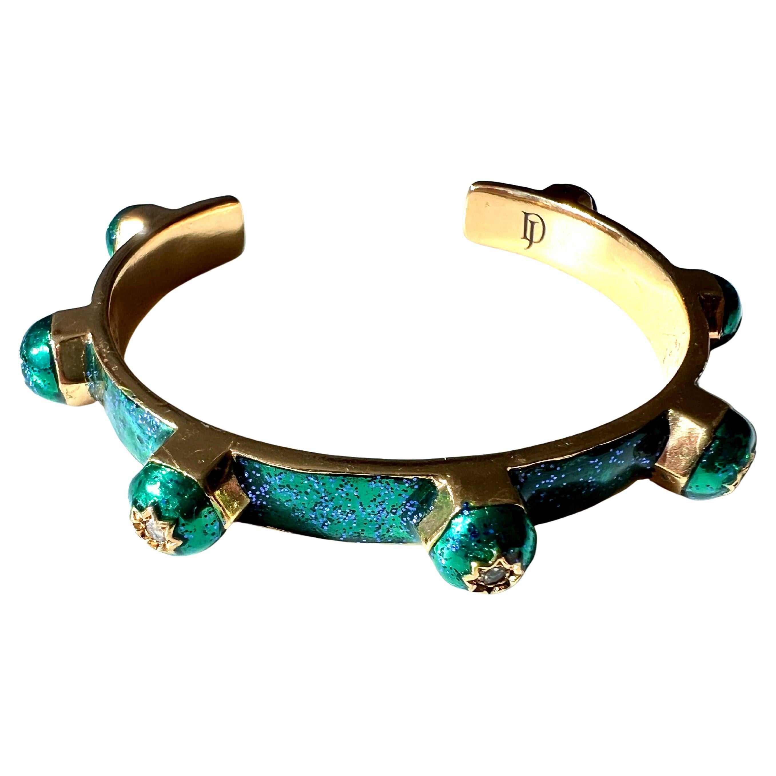 Grünes Manschettenarmband mit weißen Diamanten und Ohrsteckern, Emaille im viktorianischen Stil (Viktorianisch) im Angebot