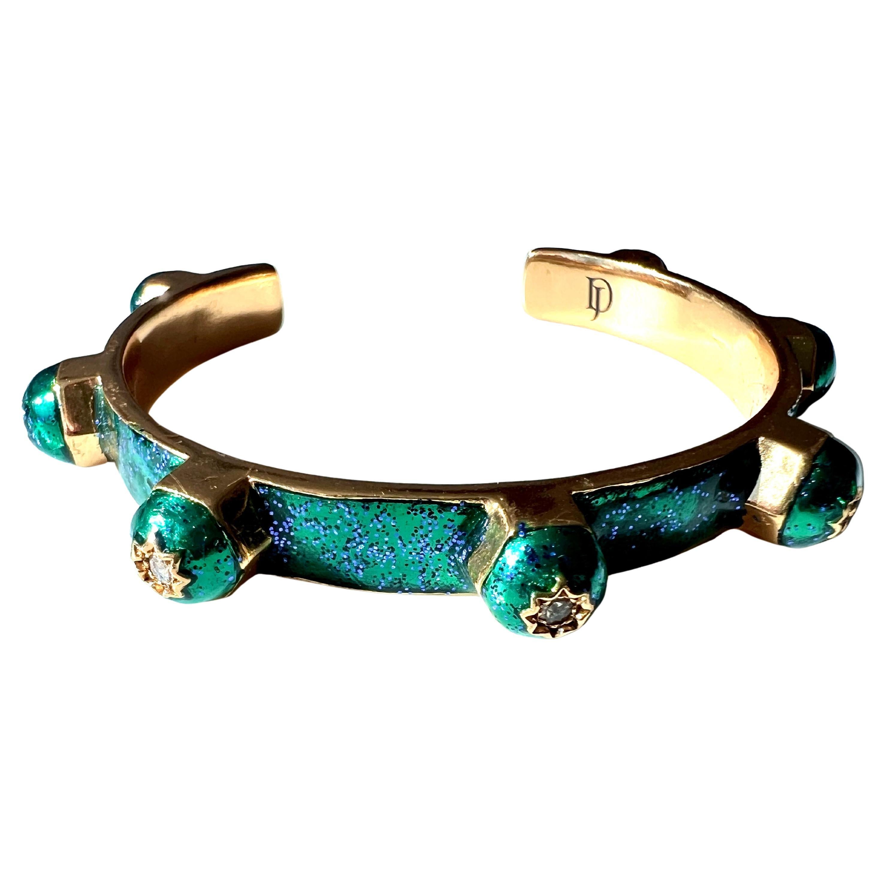 Grünes Manschettenarmband mit weißen Diamanten und Ohrsteckern, Emaille im viktorianischen Stil Damen im Angebot