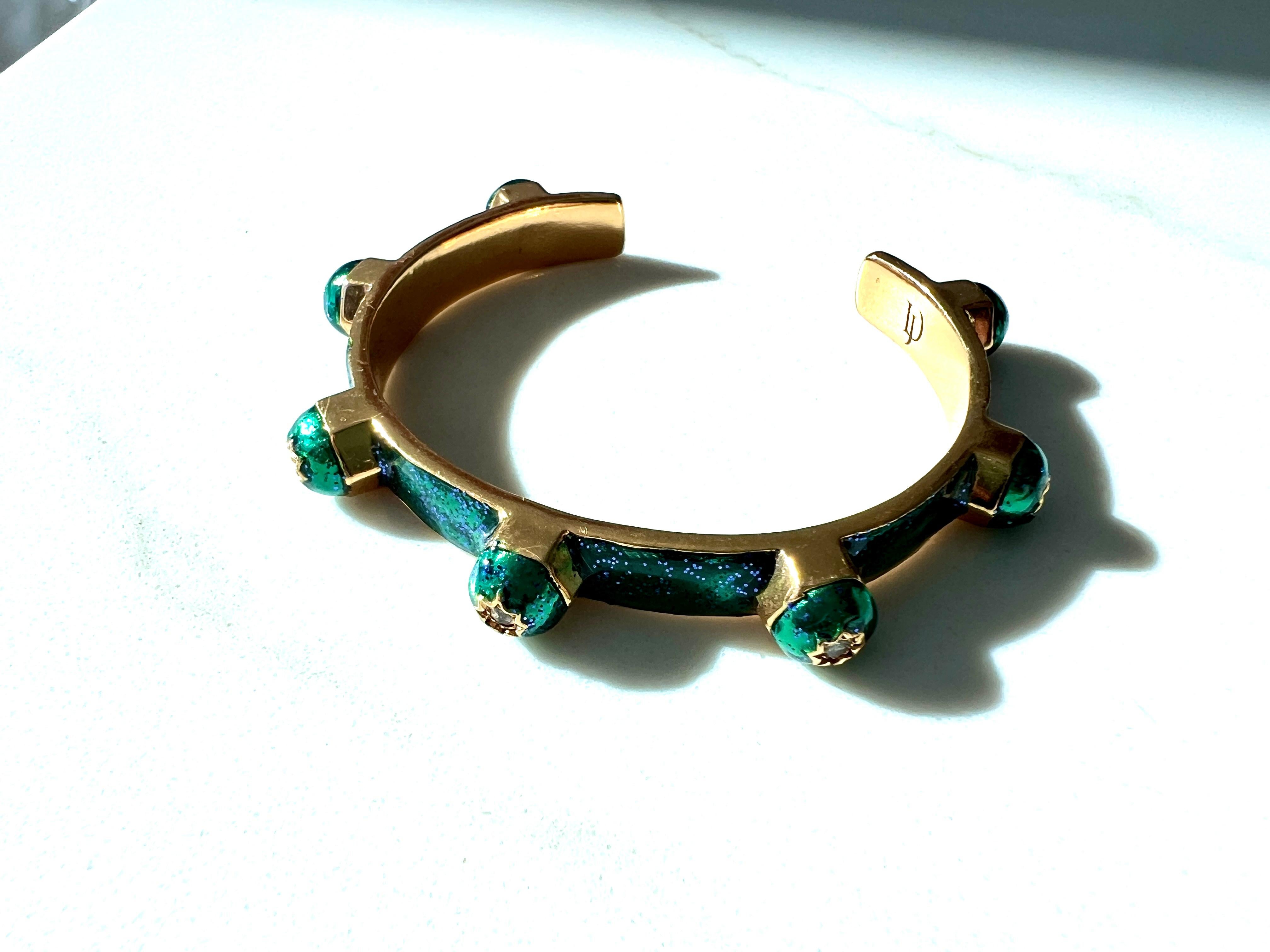 Grünes Manschettenarmband mit weißen Diamanten und Ohrsteckern, Emaille im viktorianischen Stil im Angebot 2