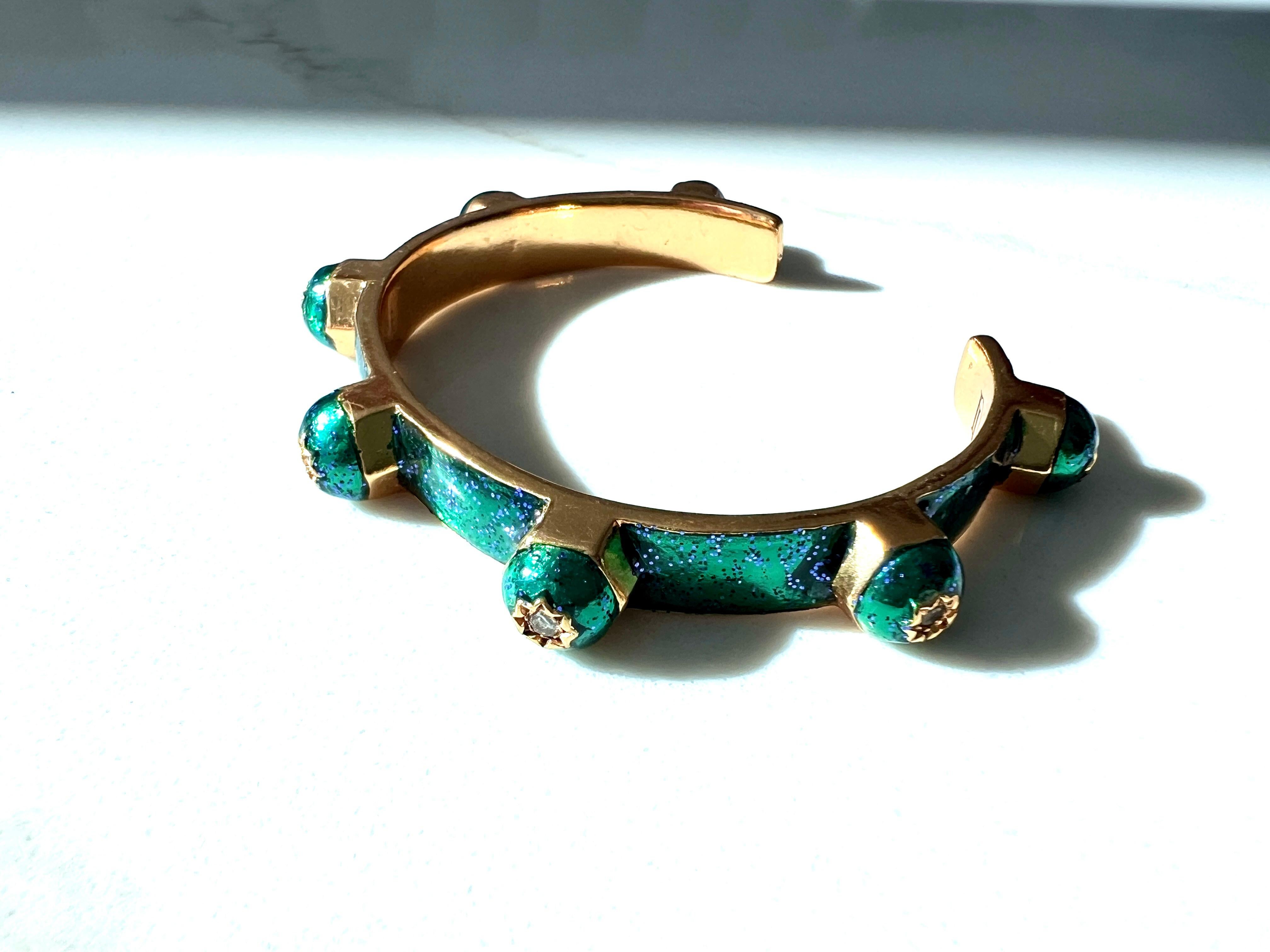 Grünes Manschettenarmband mit weißen Diamanten und Ohrsteckern, Emaille im viktorianischen Stil im Angebot 3