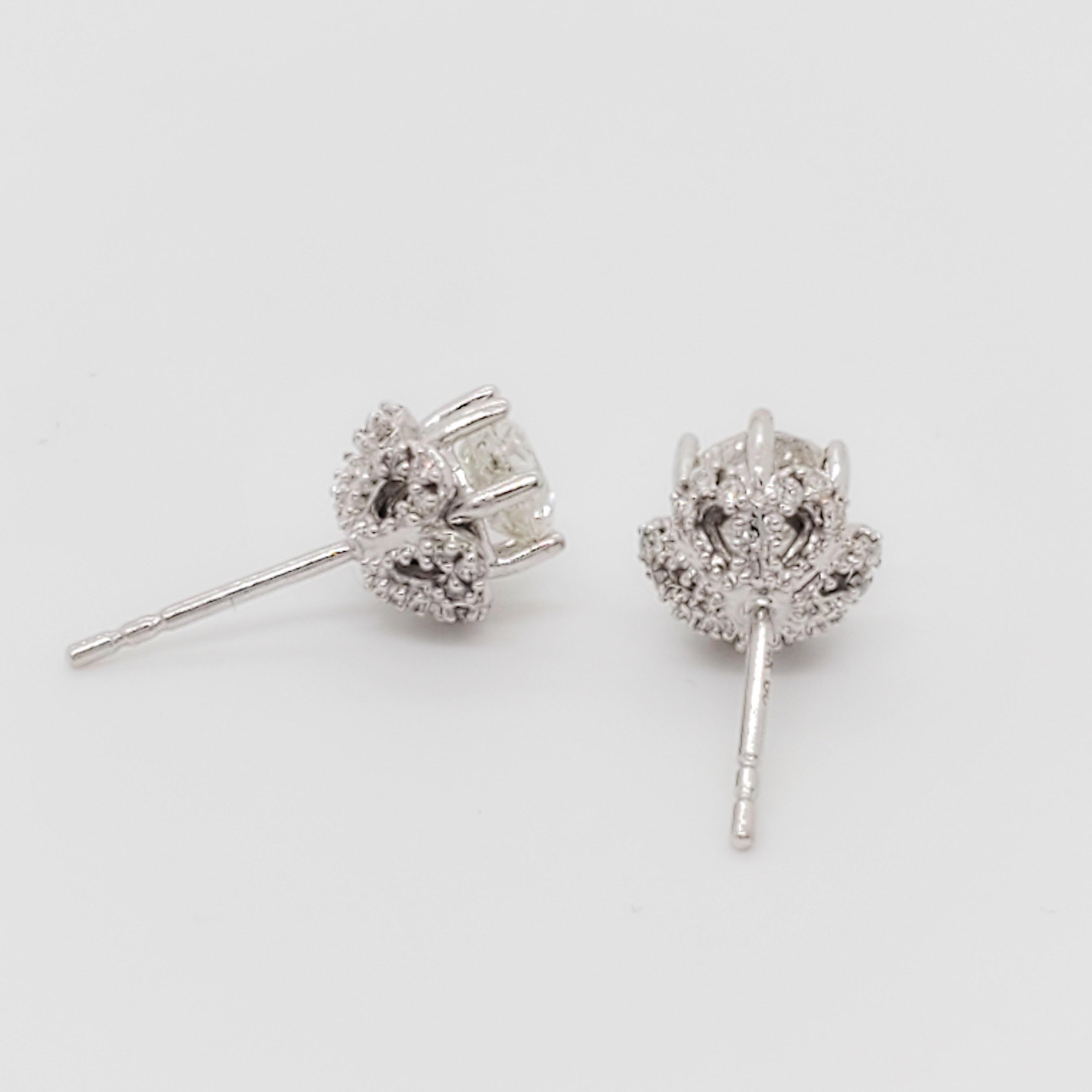 Boucles d'oreilles en or blanc 14k avec diamant blanc Excellent état - En vente à Los Angeles, CA