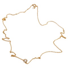 Collar gargantilla de diamantes con colgante solitario y cadena de oro