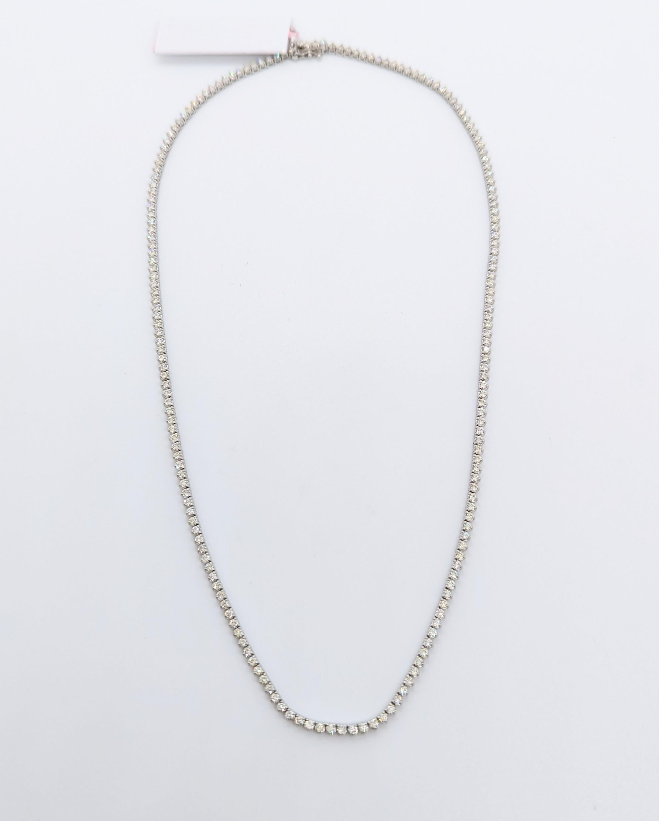 White Diamond Tennis Necklace in 14K White Gold In New Condition For Sale In Los Angeles, CA
