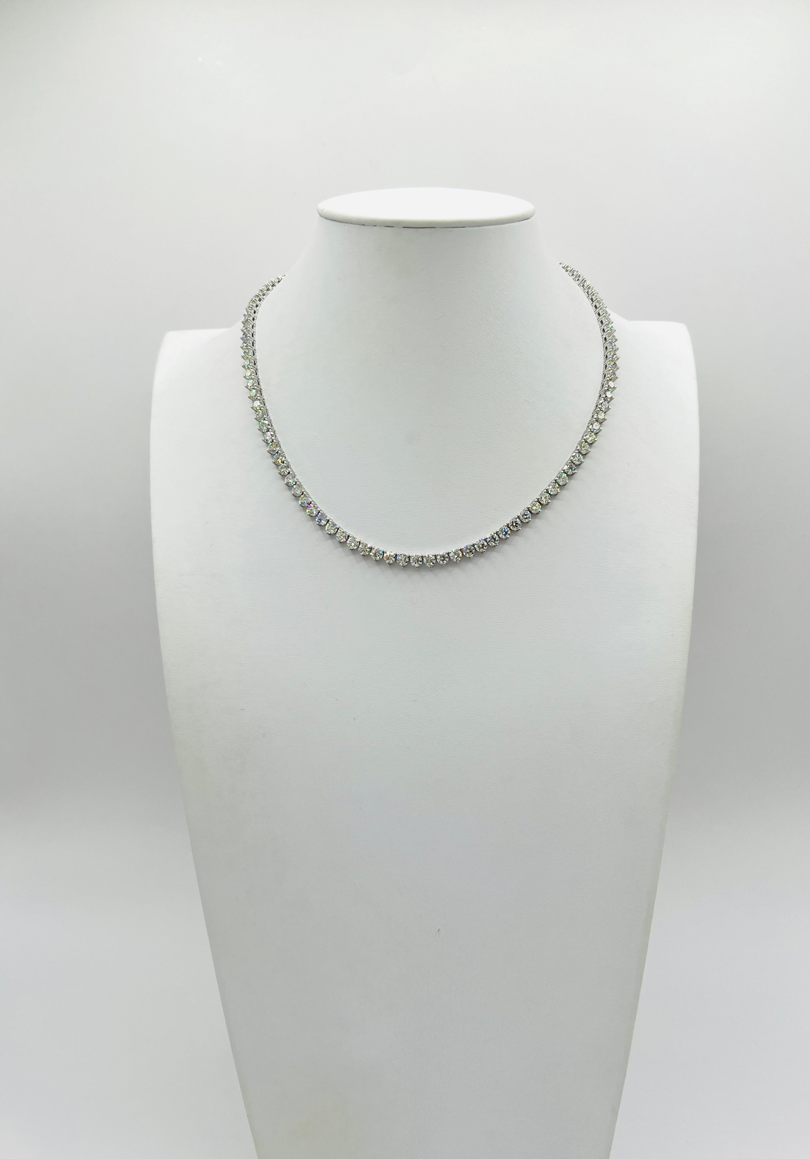 White Diamond Tennis Necklace in 14K White Gold In New Condition For Sale In Los Angeles, CA