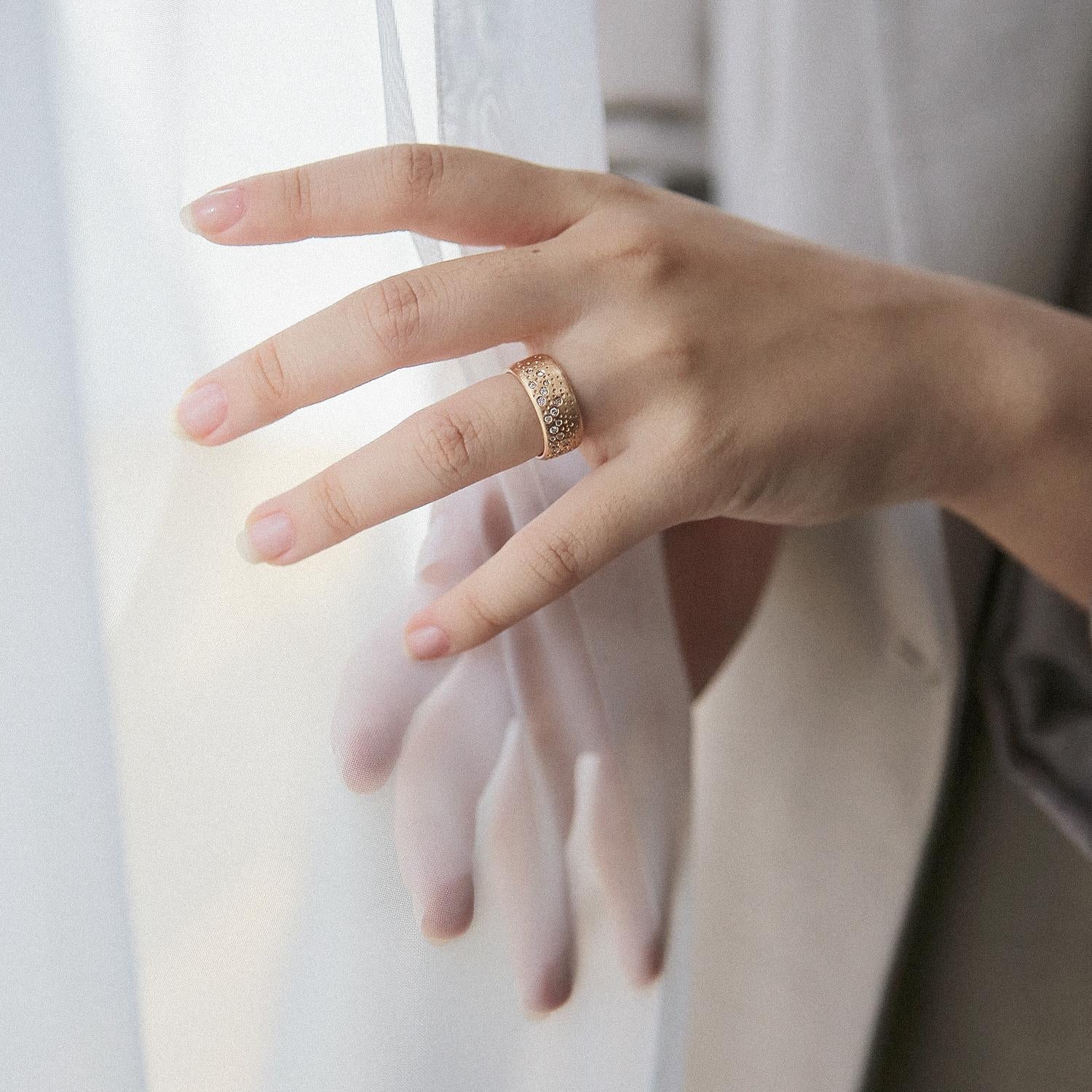 For Sale:  White diamond Texture Ring of SOONHEE (Size 44.2~62.7) 5