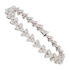 Bracciale a triangolo con diamanti bianchi in oro bianco 14 carati