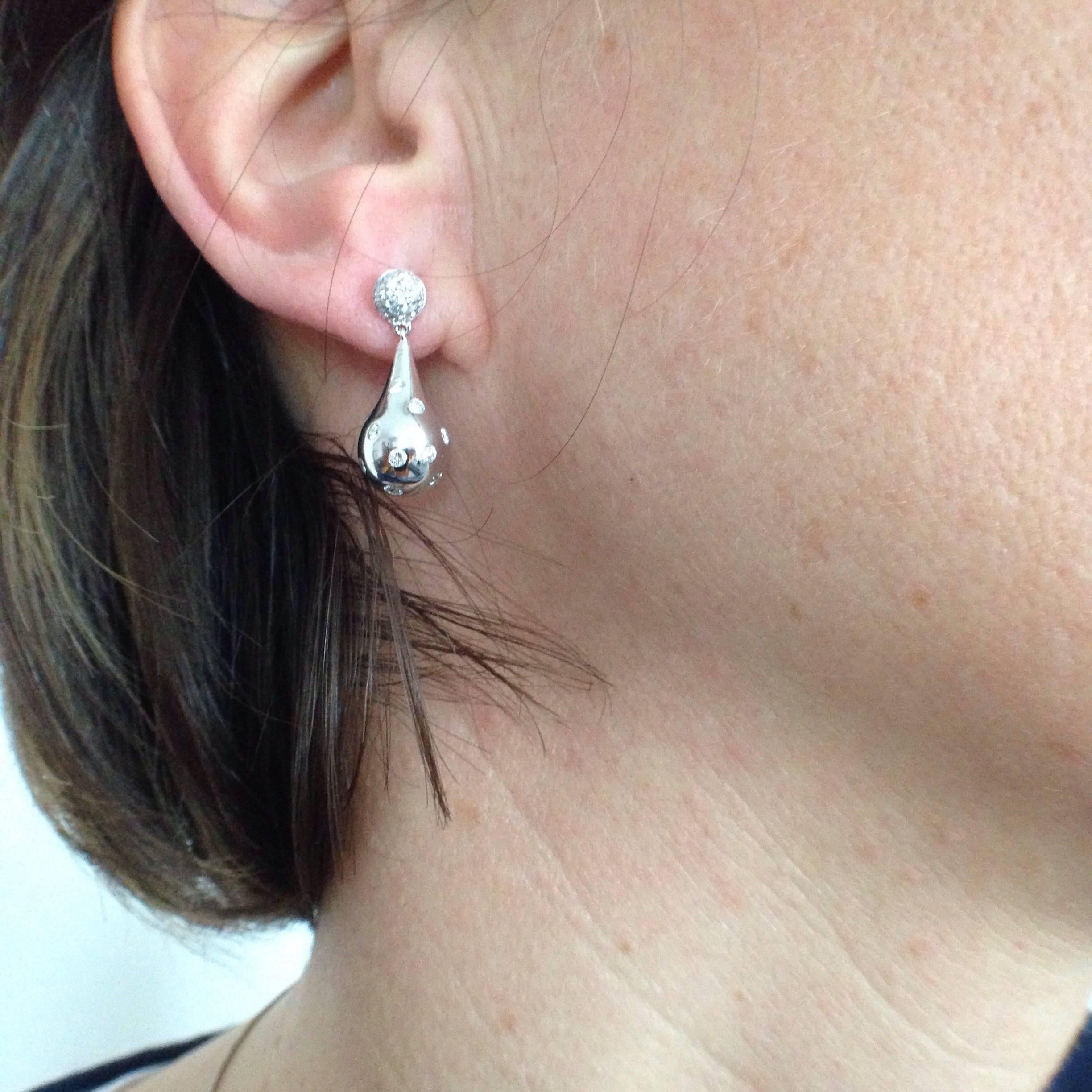 Petronilla White Diamond White 18 Karat Gold Drop Earrings Made in Italy  For Sale 3