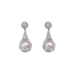 Petronilla, boucles d'oreilles en goutte en or blanc 18 carats et diamants blancs, fabriquées en Italie 