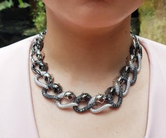 Weißer Diamant mit schwarzem Diamant Panther Halskette in 18K Weißgold Fassung
