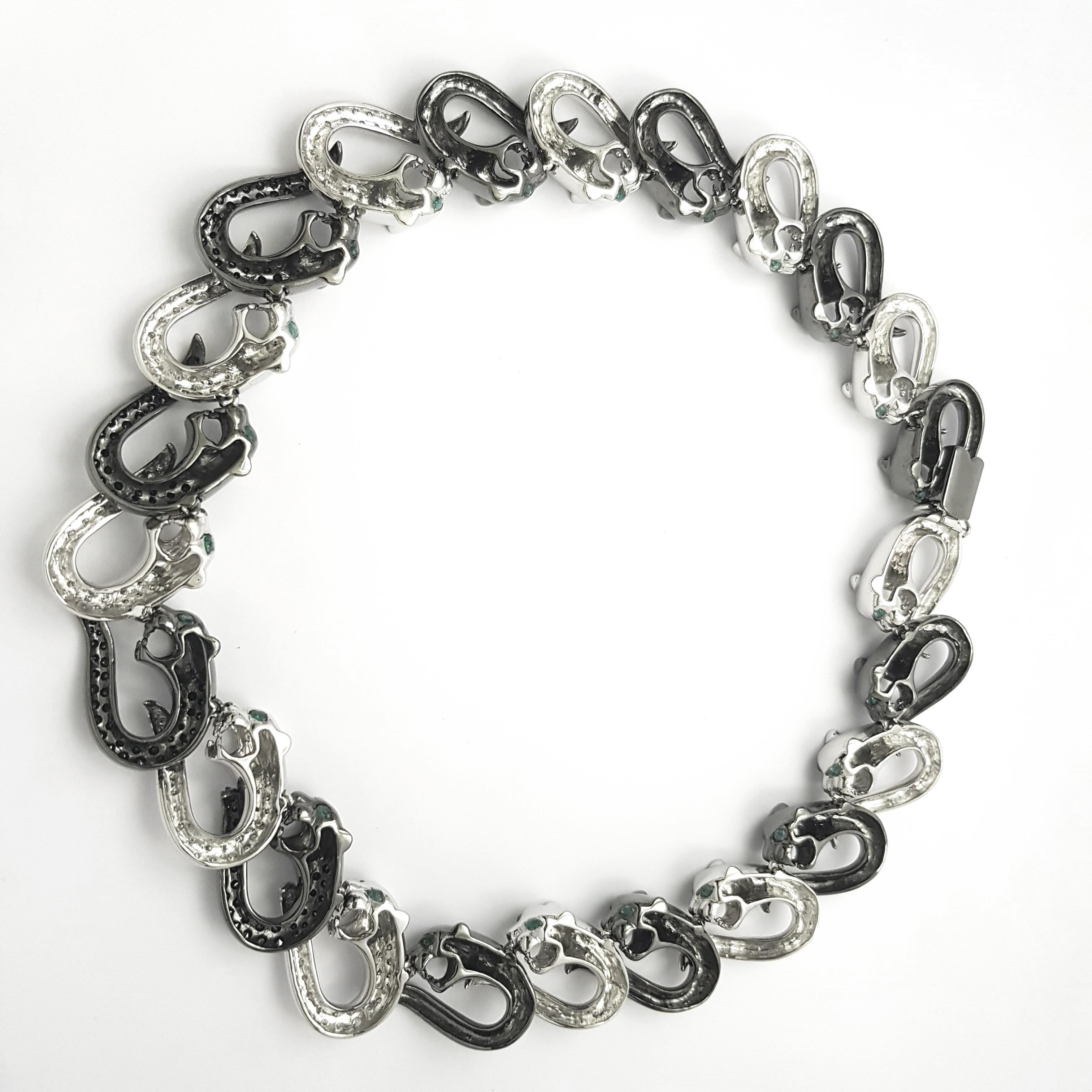 White Diamond with Black Diamond Panther Necklace set in 18K White Gold Settings In New Condition For Sale In Bangkok, TH