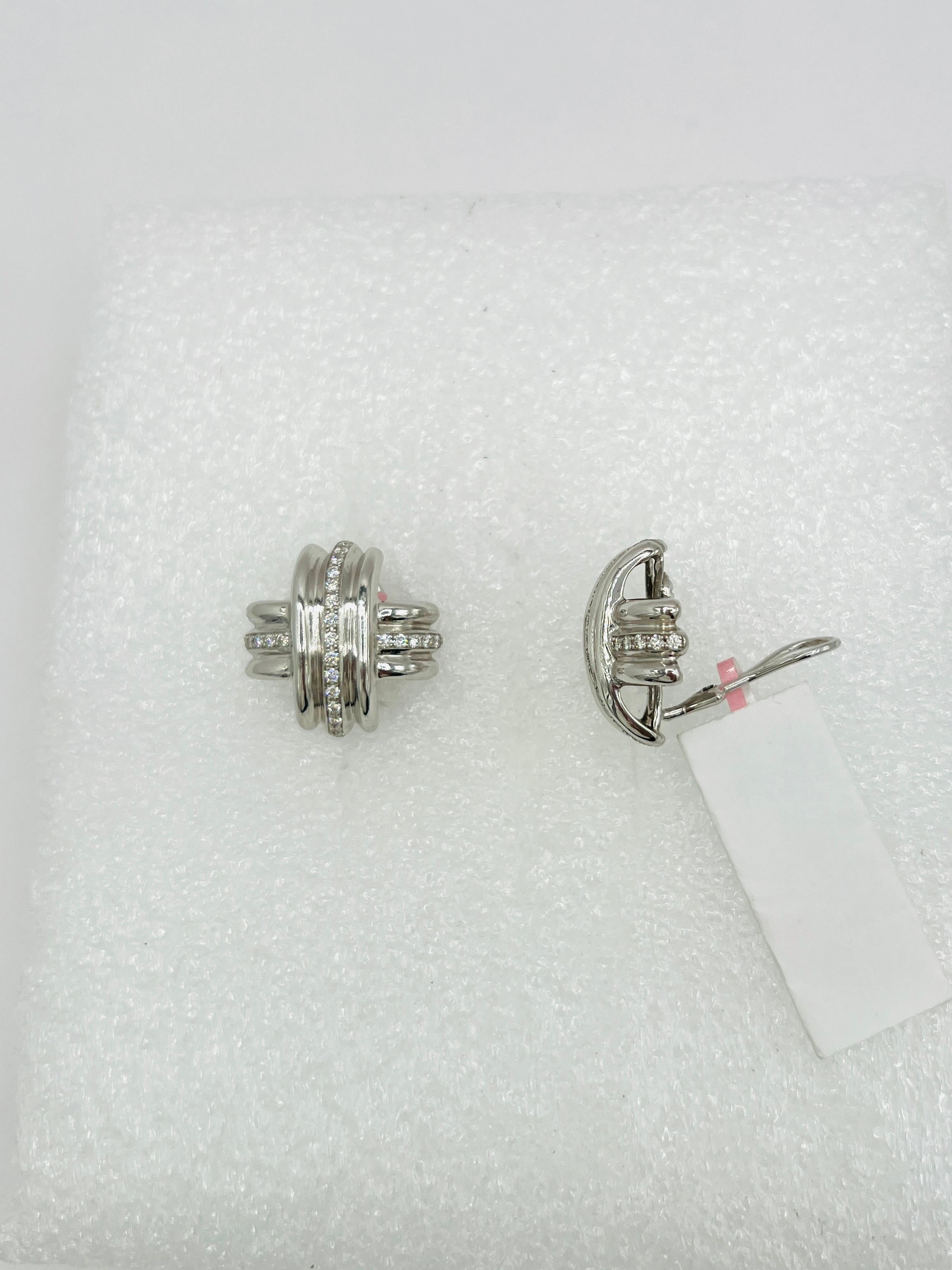 Orecchini a X con diamante bianco in oro bianco 18 carati in vendita 1