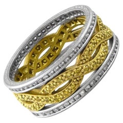 Alliance en platine et or jaune avec diamants blancs et diamants jaunes