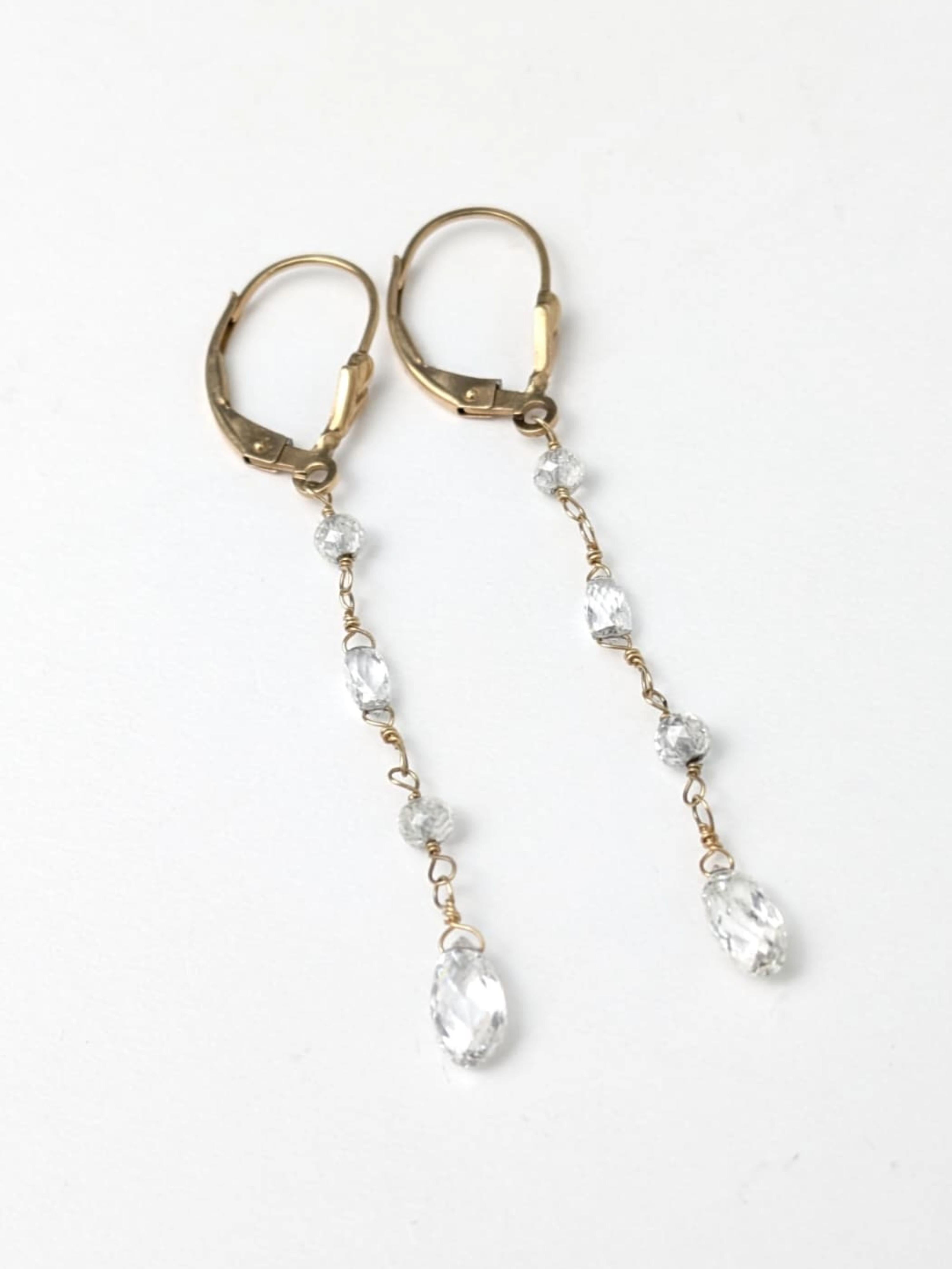 Taglio briolette Orecchini a goccia con diamante bianco (4,00ct) in oro giallo 14K in vendita