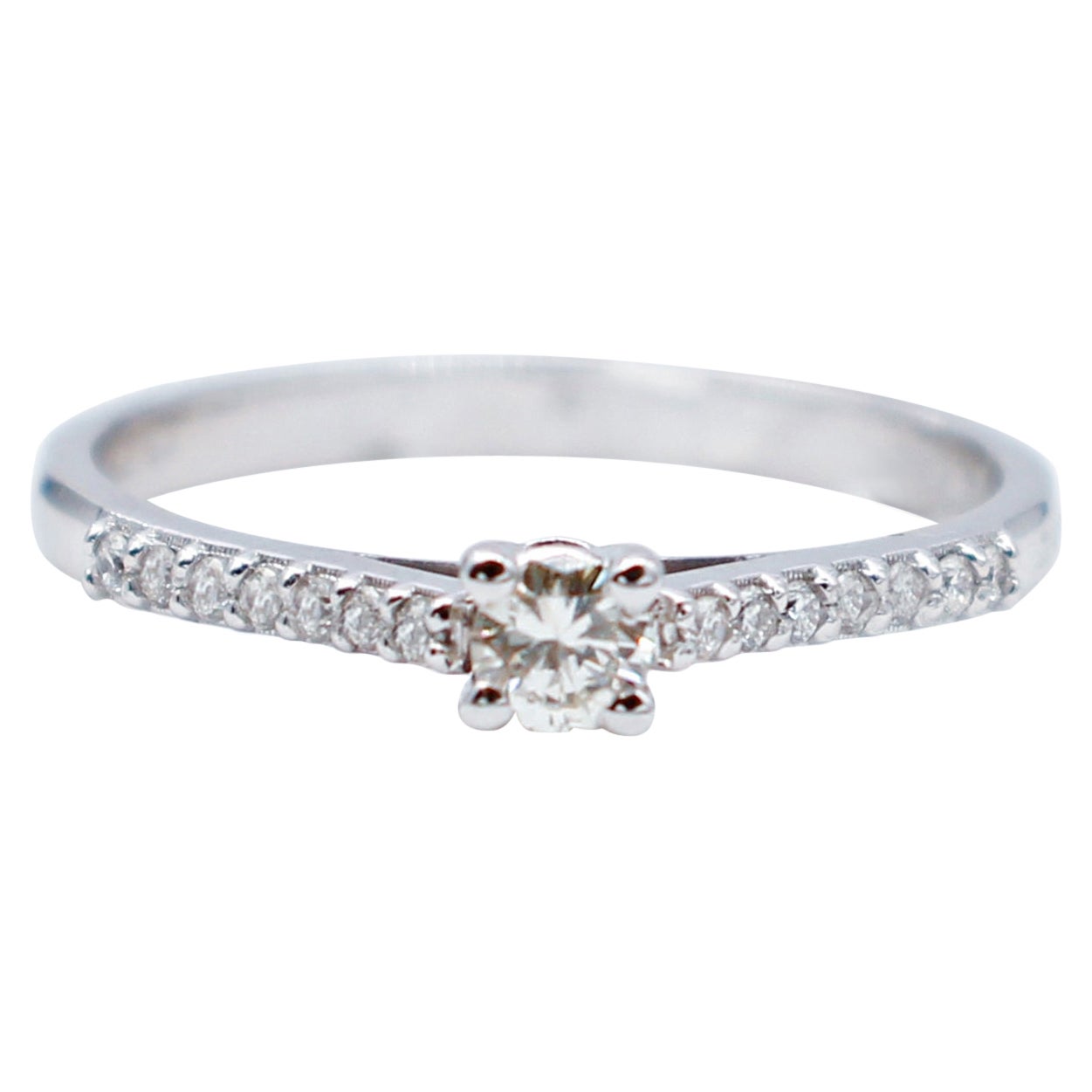 Bague de fiançailles en or blanc 18 carats et diamants blancs