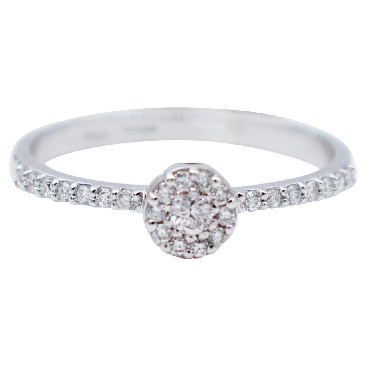 Bague de fiançailles en or blanc 18 carats et diamants blancs