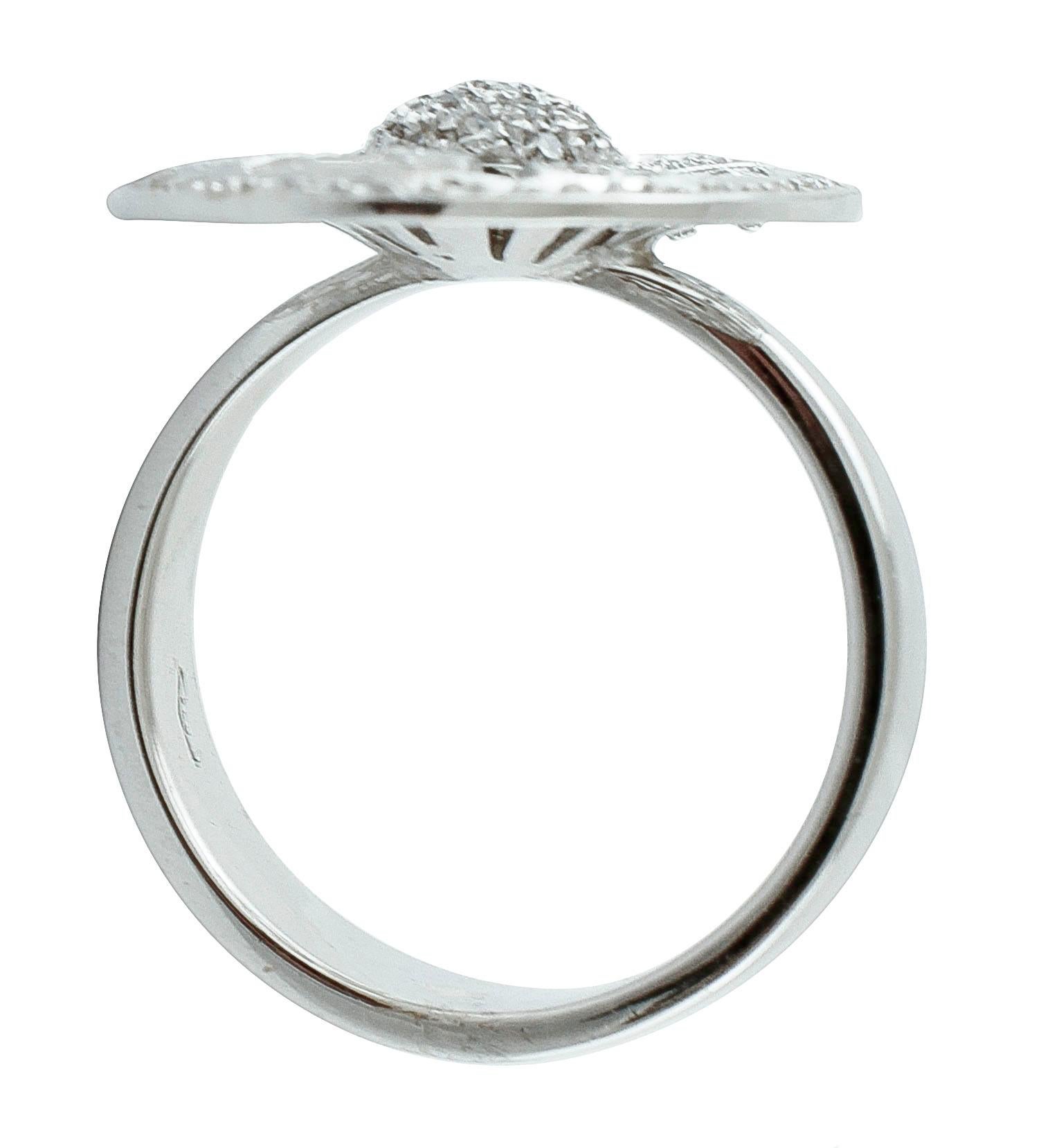 Round Cut White Diamonds, 18 Karat White Gold Fashion Ring For Sale