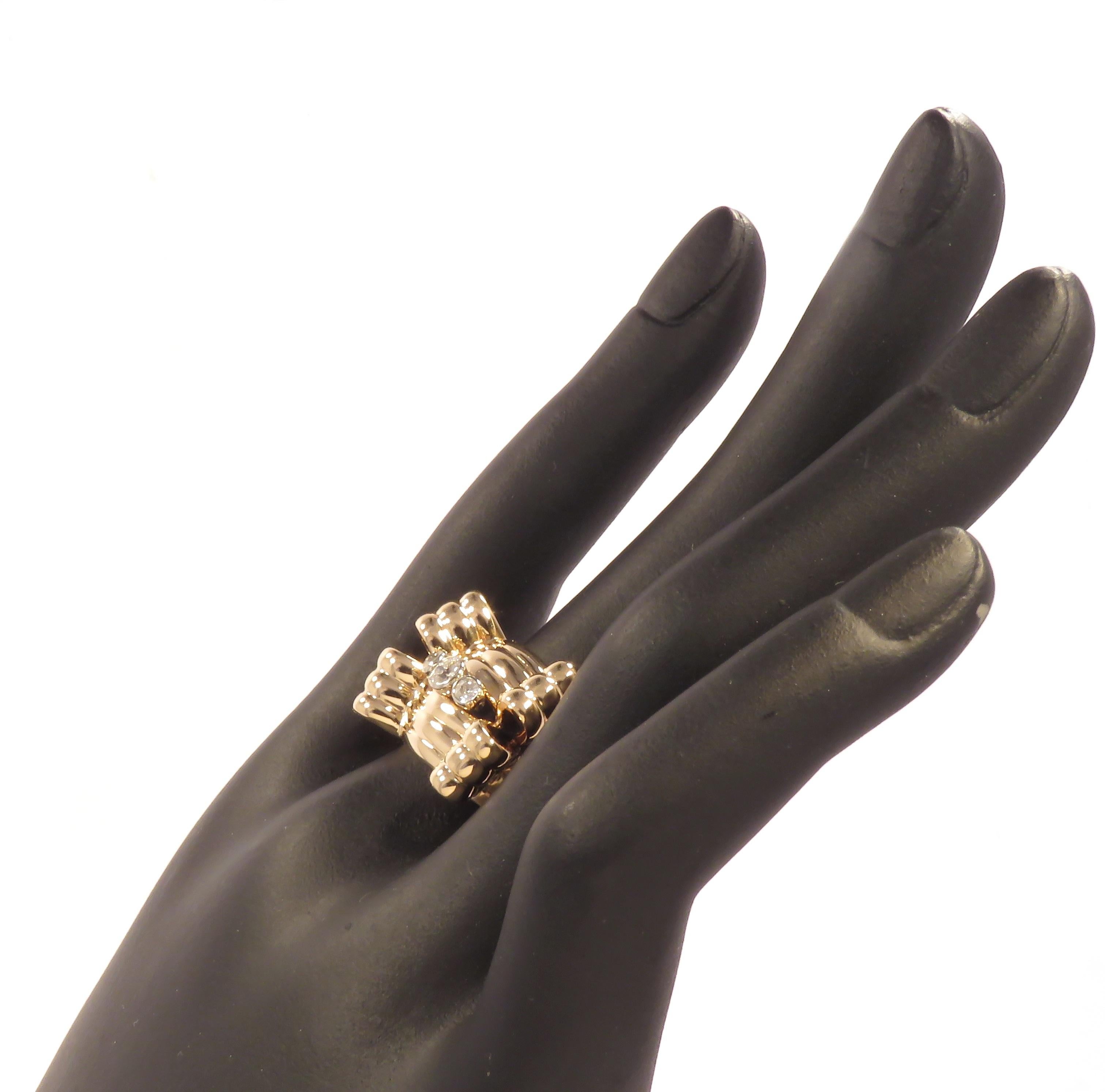 White Diamonds 18 Karat White Yellow Gold Vintage Bow Ring In Excellent Condition For Sale In Milano, IT